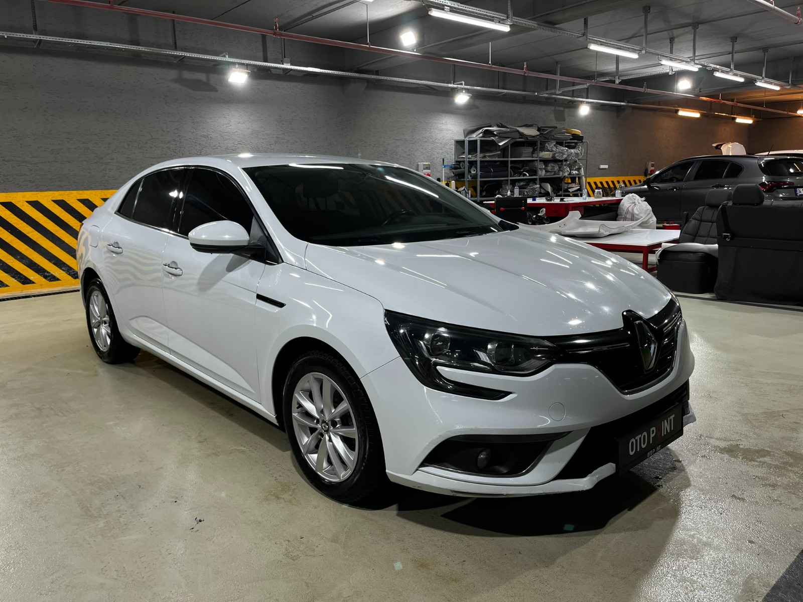 Renault Megane Sedan 1.5 Blue DCI Touch EDC - 2020