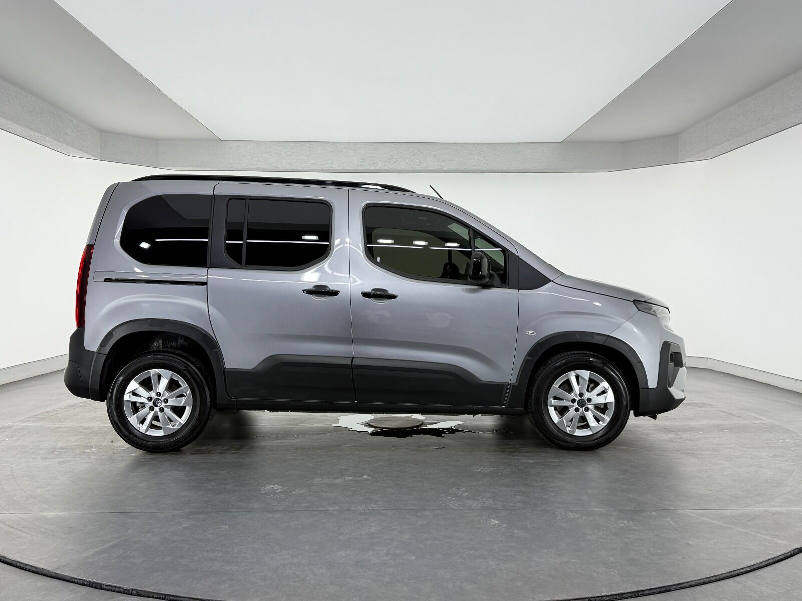 Peugeot Rifter 1.5 BlueHDI Allure EAT8 - 2026 - Detay