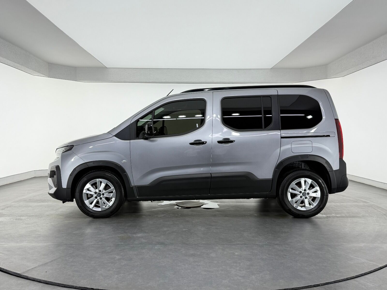 Peugeot Rifter 1.5 BlueHDI Allure EAT8 - 2026 - Detay