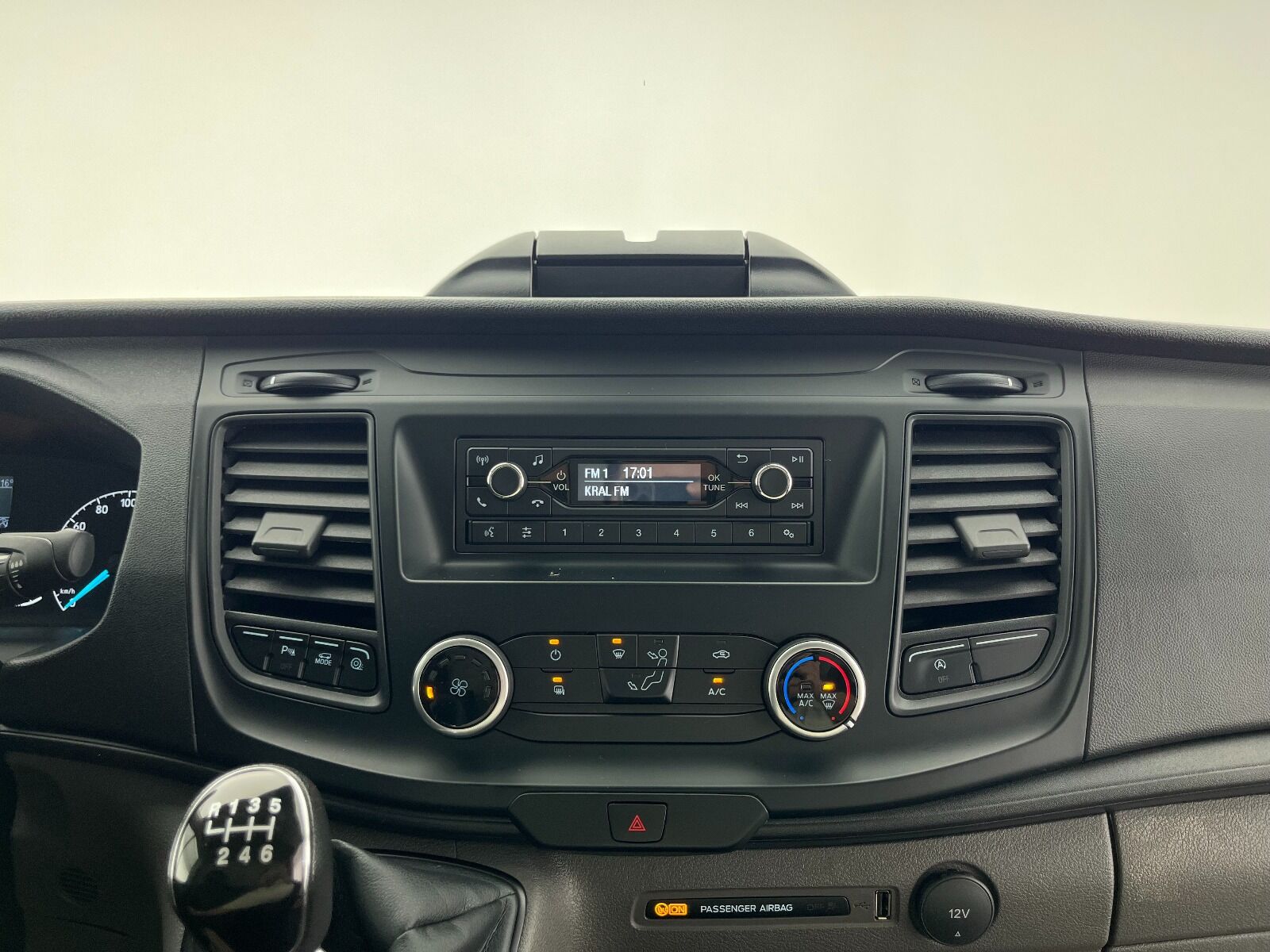 Ford Transit 350 E - 2024 - Detay