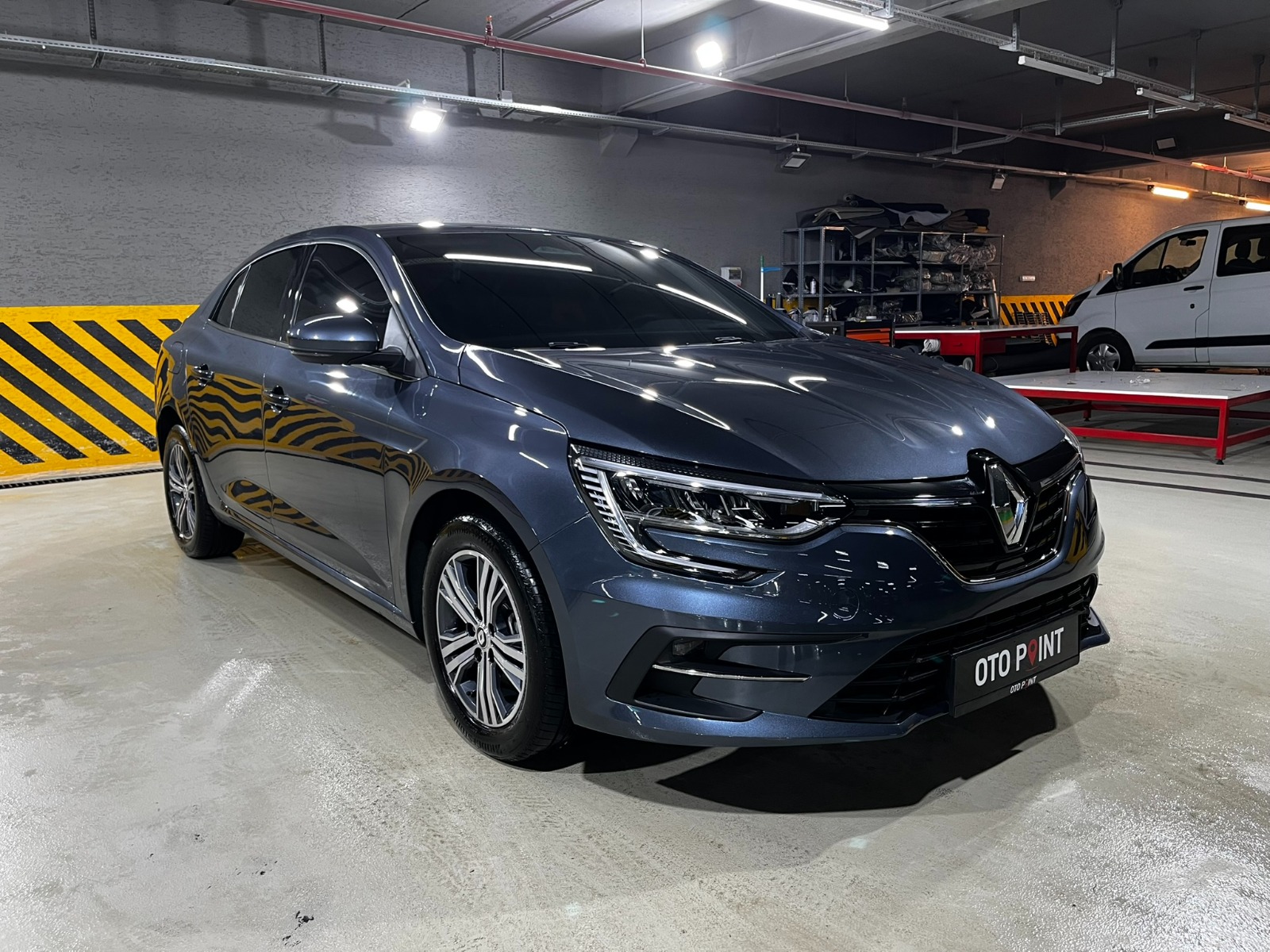 Renault Megane Sedan 1.3 TCe Touch EDC - 2024