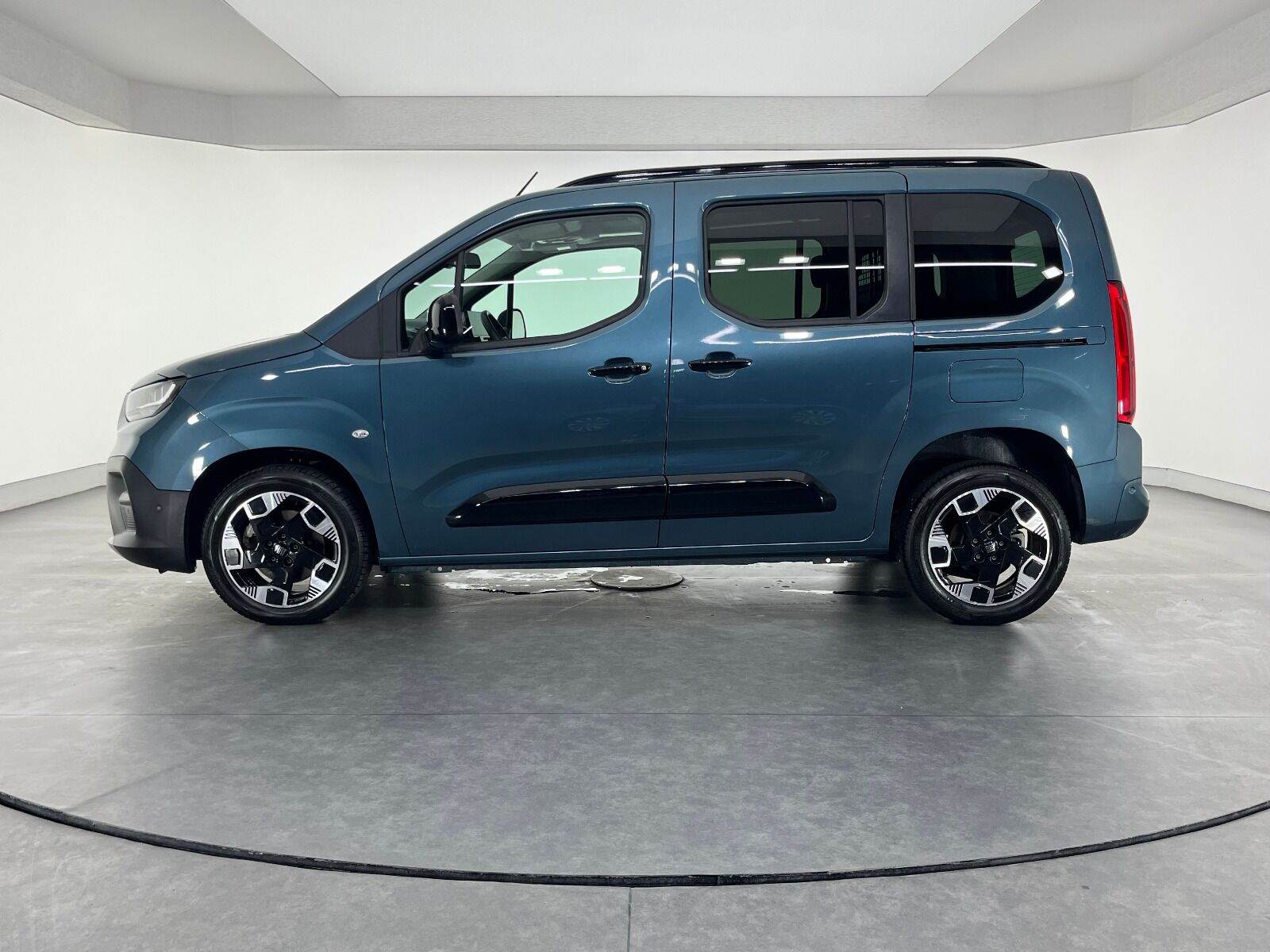 Fiat Doblo Combi 1.5 BlueHDİ Premio Plus - 2025 - Detay
