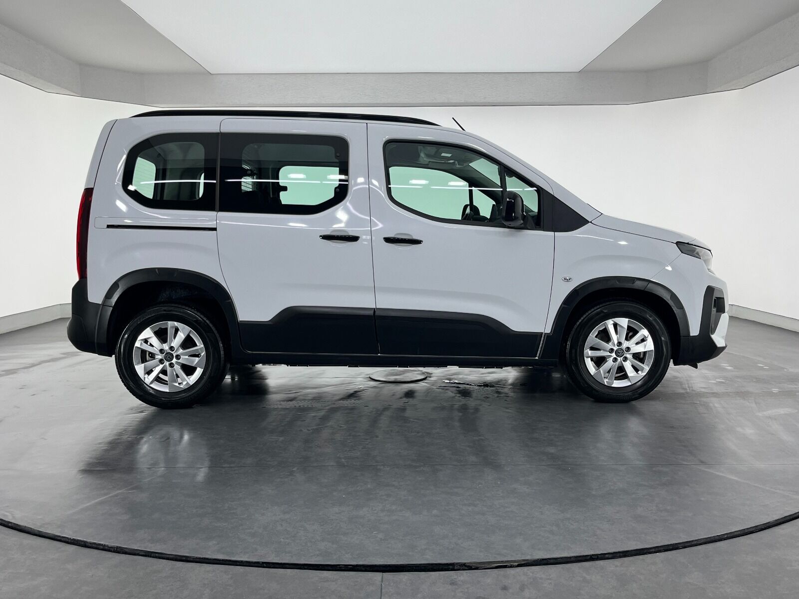 Peugeot Rifter 1.5 BlueHDI Allure EAT8 - 2025 - Detay