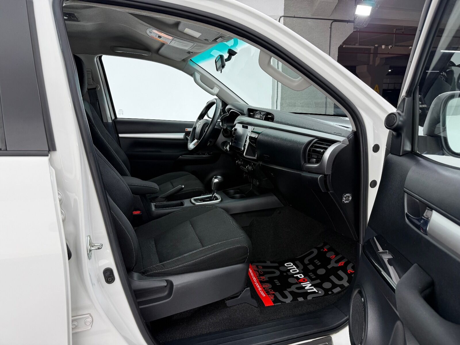 Toyota Hilux Hi-Lux 2.4 D-4D 4x2 Adventure Otomatik - 2022 - Detay