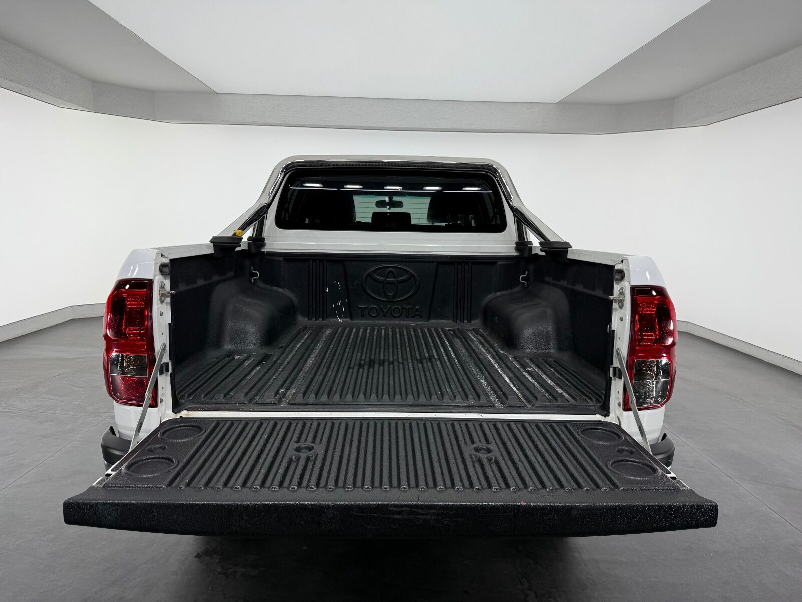 Toyota Hilux Hi-Lux 2.4 D-4D 4x2 Adventure Otomatik - 2022 - Detay