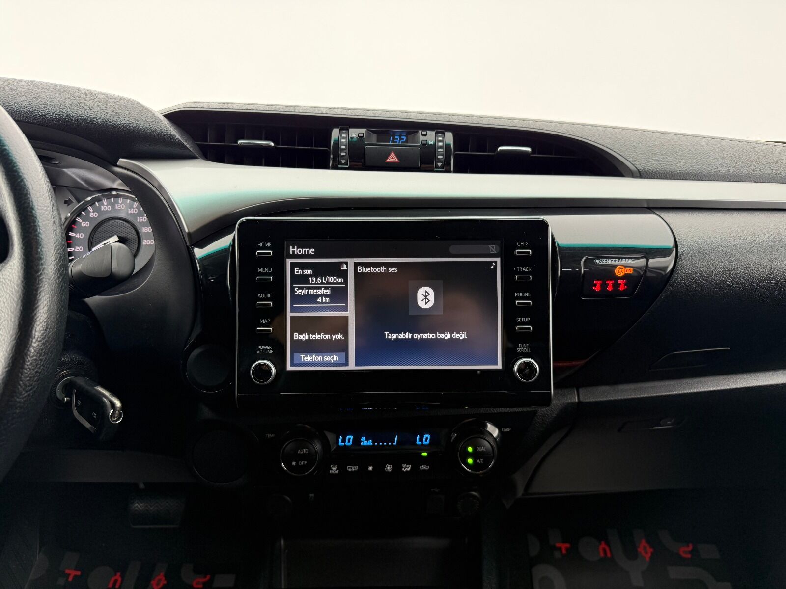 Toyota Hilux Hi-Lux 2.4 D-4D 4x2 Adventure Otomatik - 2022 - Detay