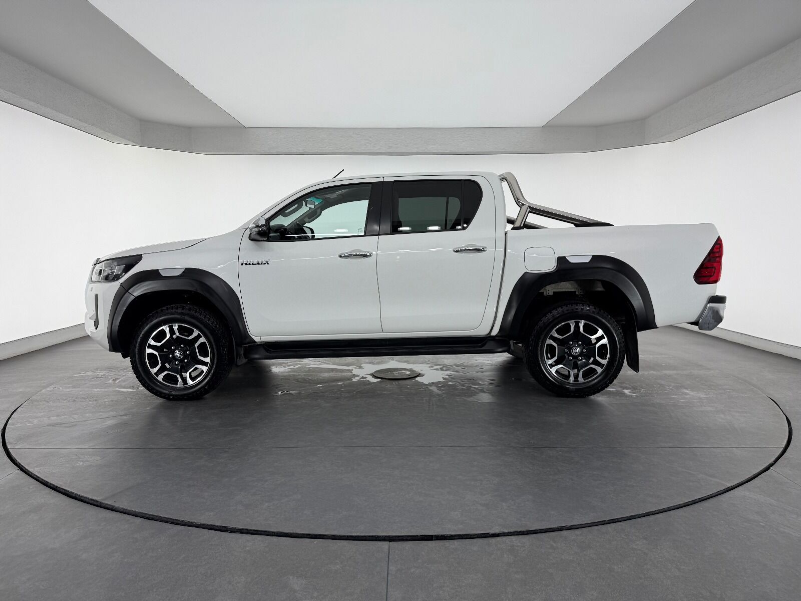 Toyota Hilux Hi-Lux 2.4 D-4D 4x2 Adventure Otomatik - 2022 - Detay
