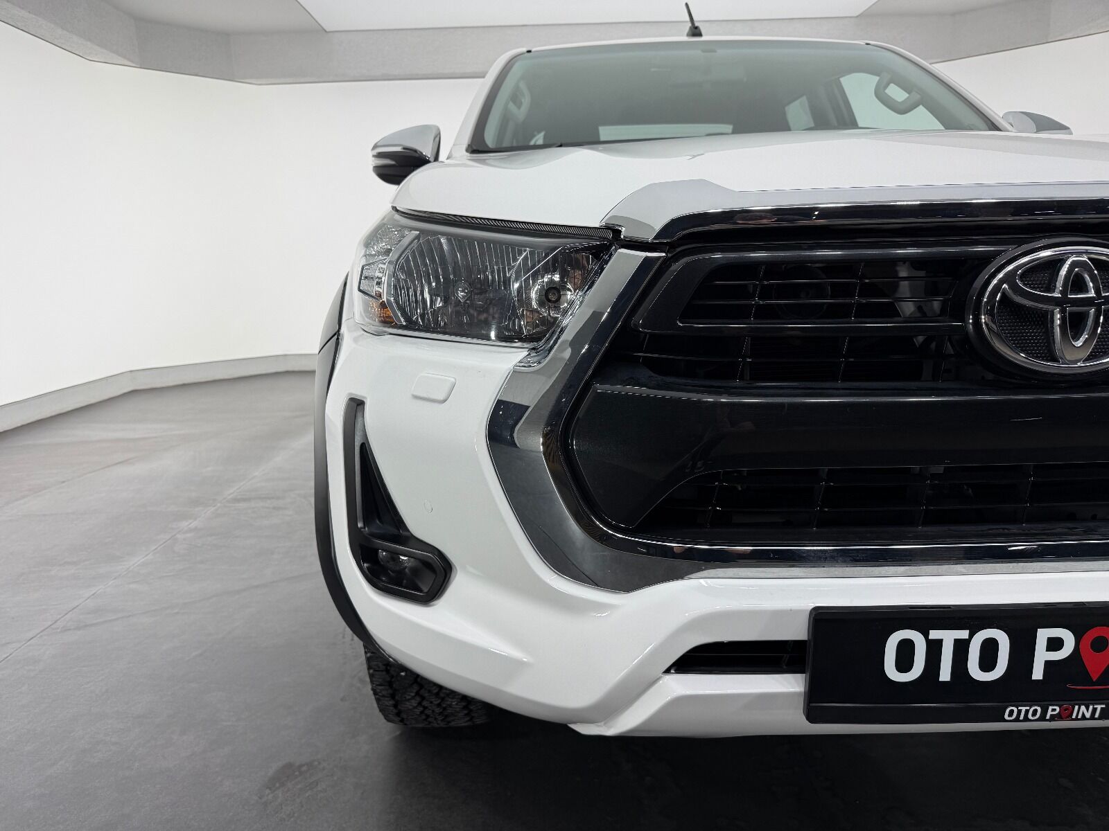 Toyota Hilux Hi-Lux 2.4 D-4D 4x2 Adventure Otomatik - 2022 - Detay