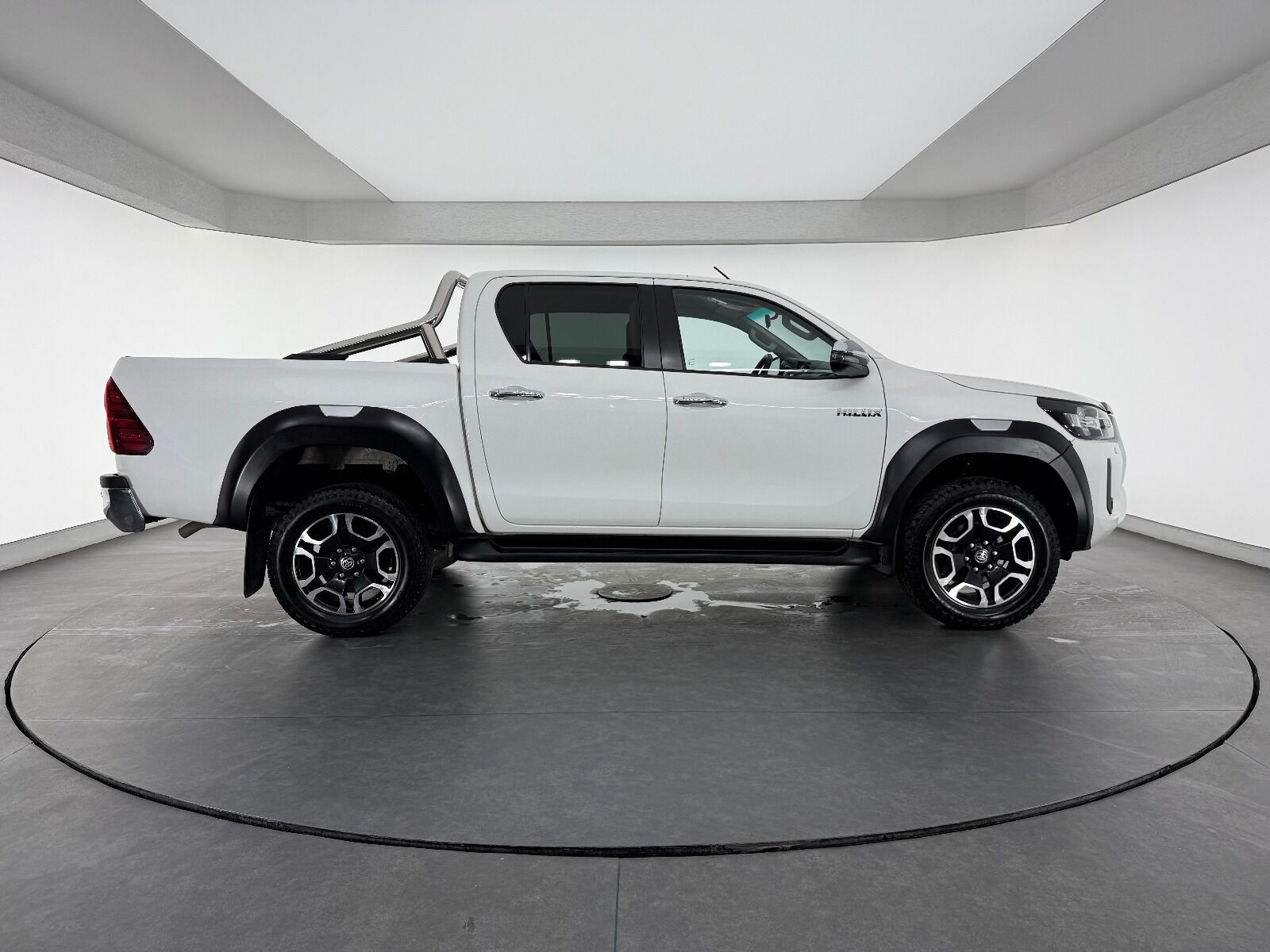 Toyota Hilux Hi-Lux 2.4 D-4D 4x2 Adventure Otomatik - 2022 - Detay