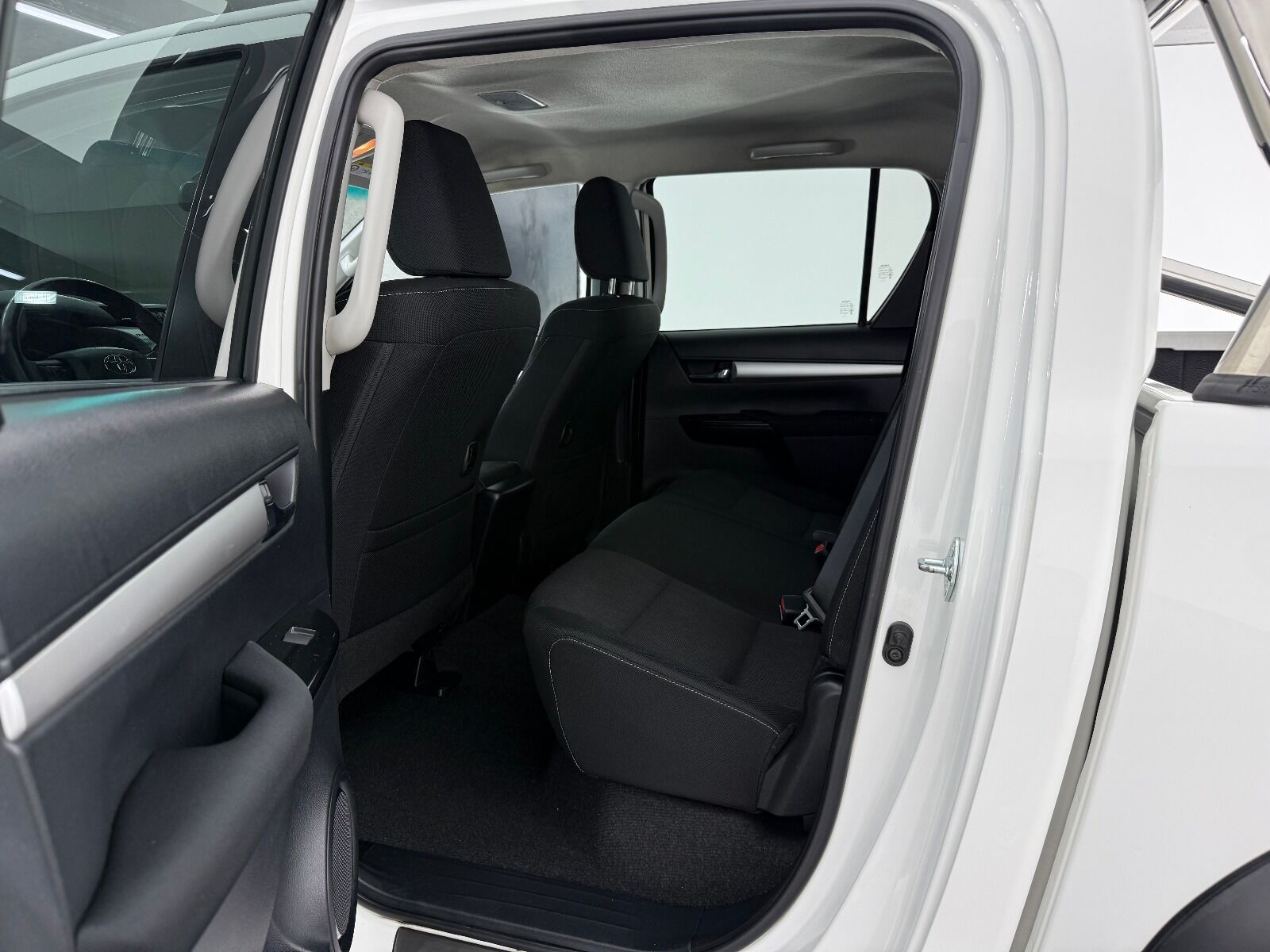 Toyota Hilux Hi-Lux 2.4 D-4D 4x2 Adventure Otomatik - 2022 - Detay
