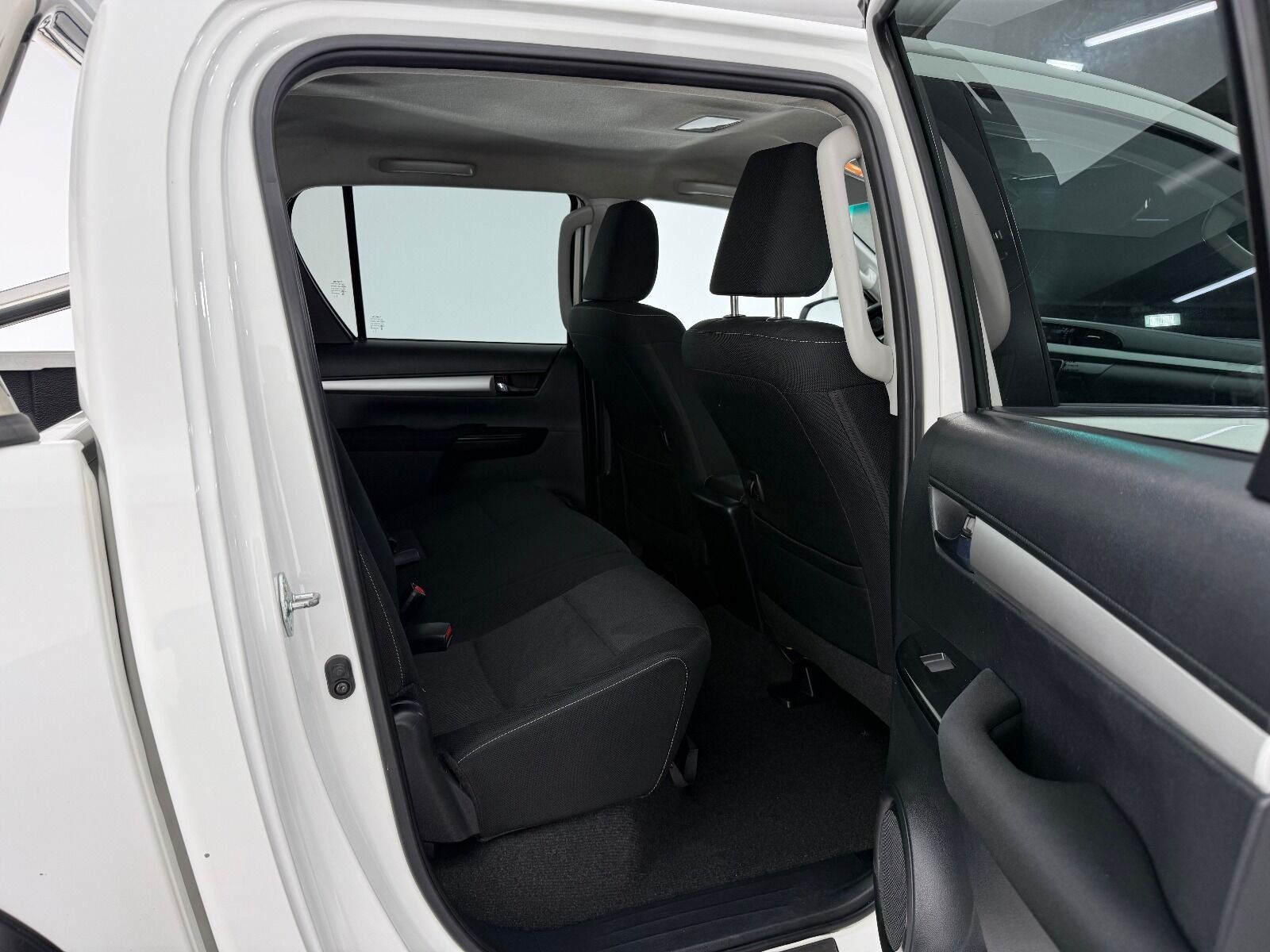 Toyota Hilux Hi-Lux 2.4 D-4D 4x2 Adventure Otomatik - 2022 - Detay