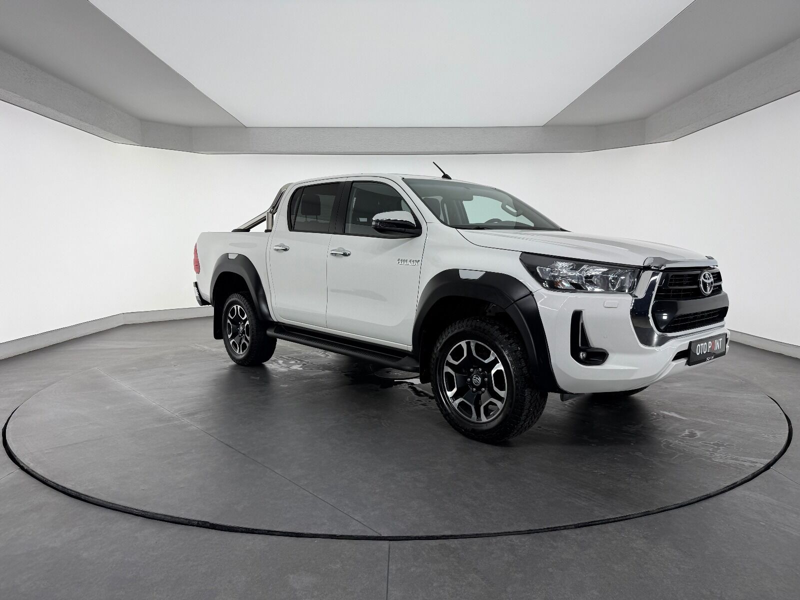 Toyota Hilux Hi-Lux 2.4 D-4D 4x2 Adventure Otomatik - 2022 - Detay