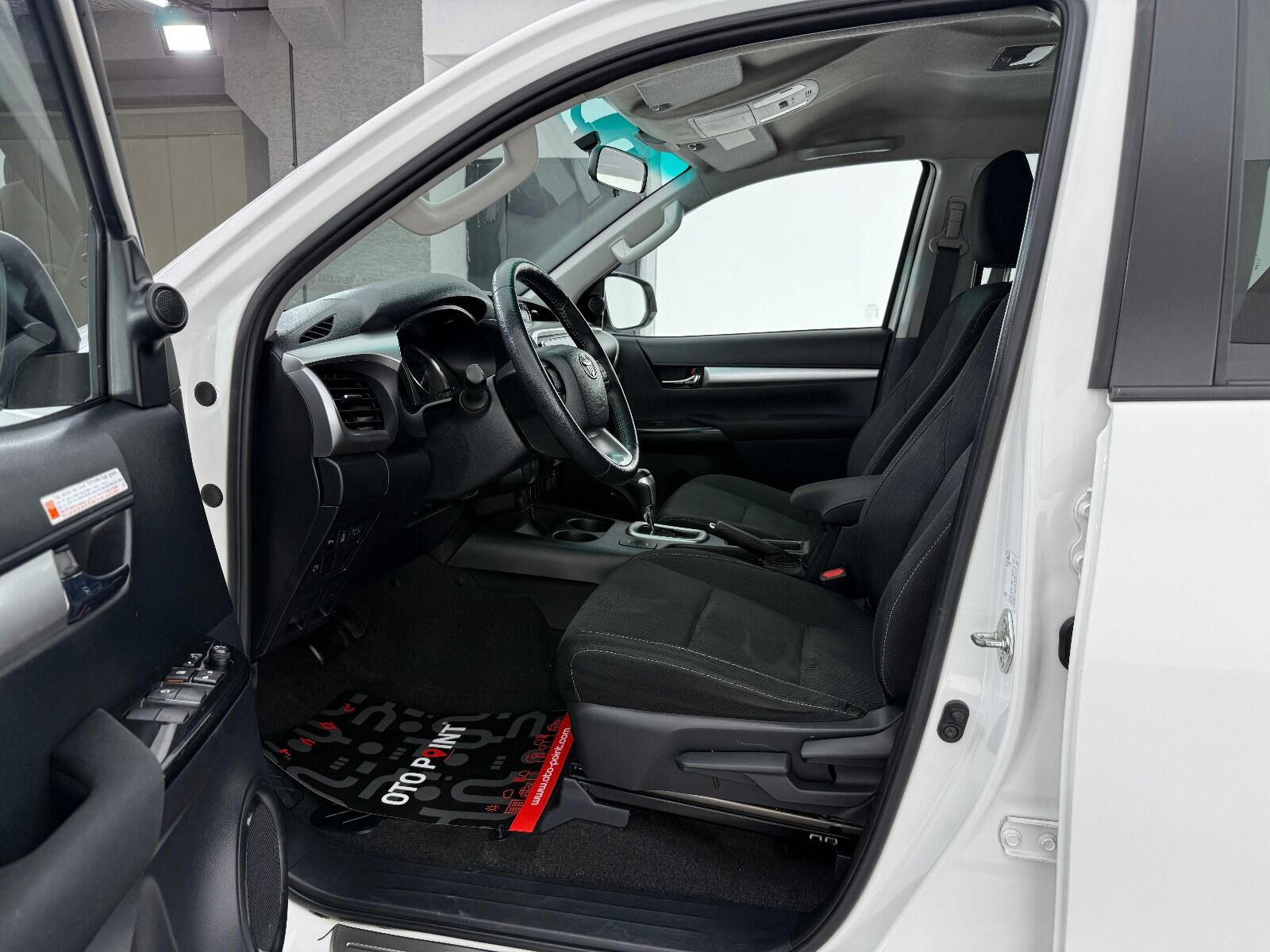 Toyota Hilux Hi-Lux 2.4 D-4D 4x2 Adventure Otomatik - 2022 - Detay