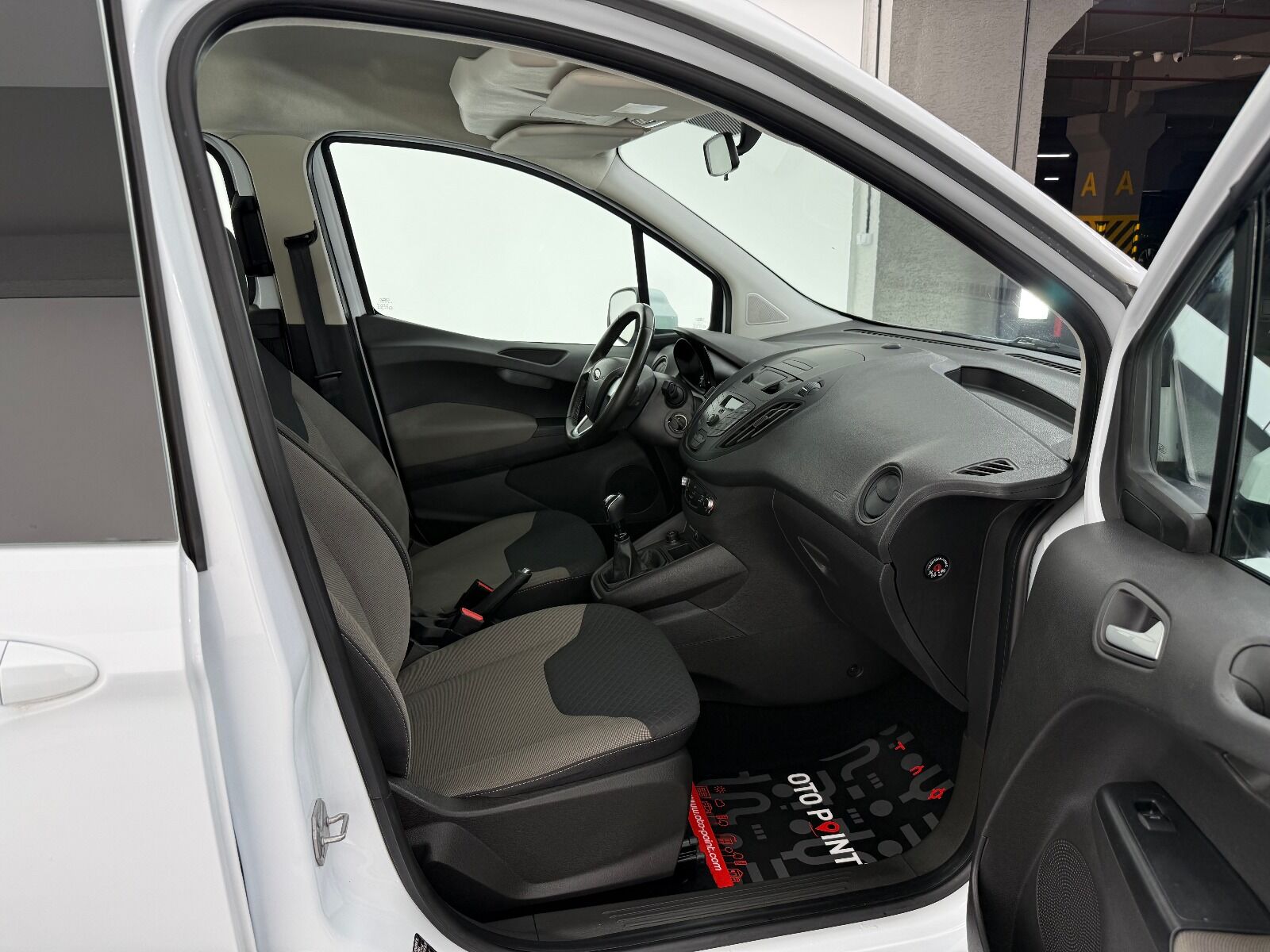 Ford Tourneo Courier 1.5 TDCI Deluxe - 2023 - Detay