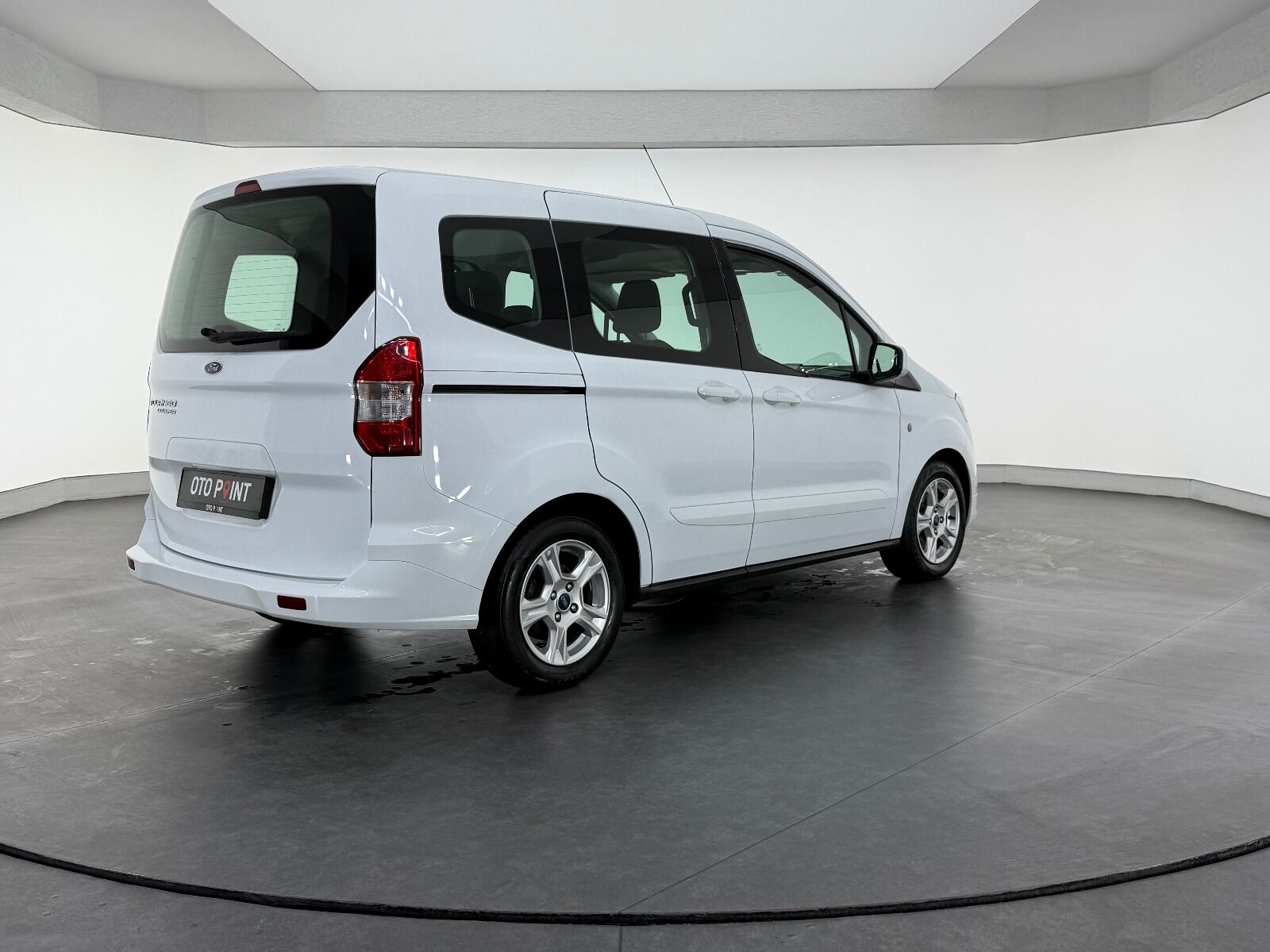 Ford Tourneo Courier 1.5 TDCI Deluxe - 2023 - Detay