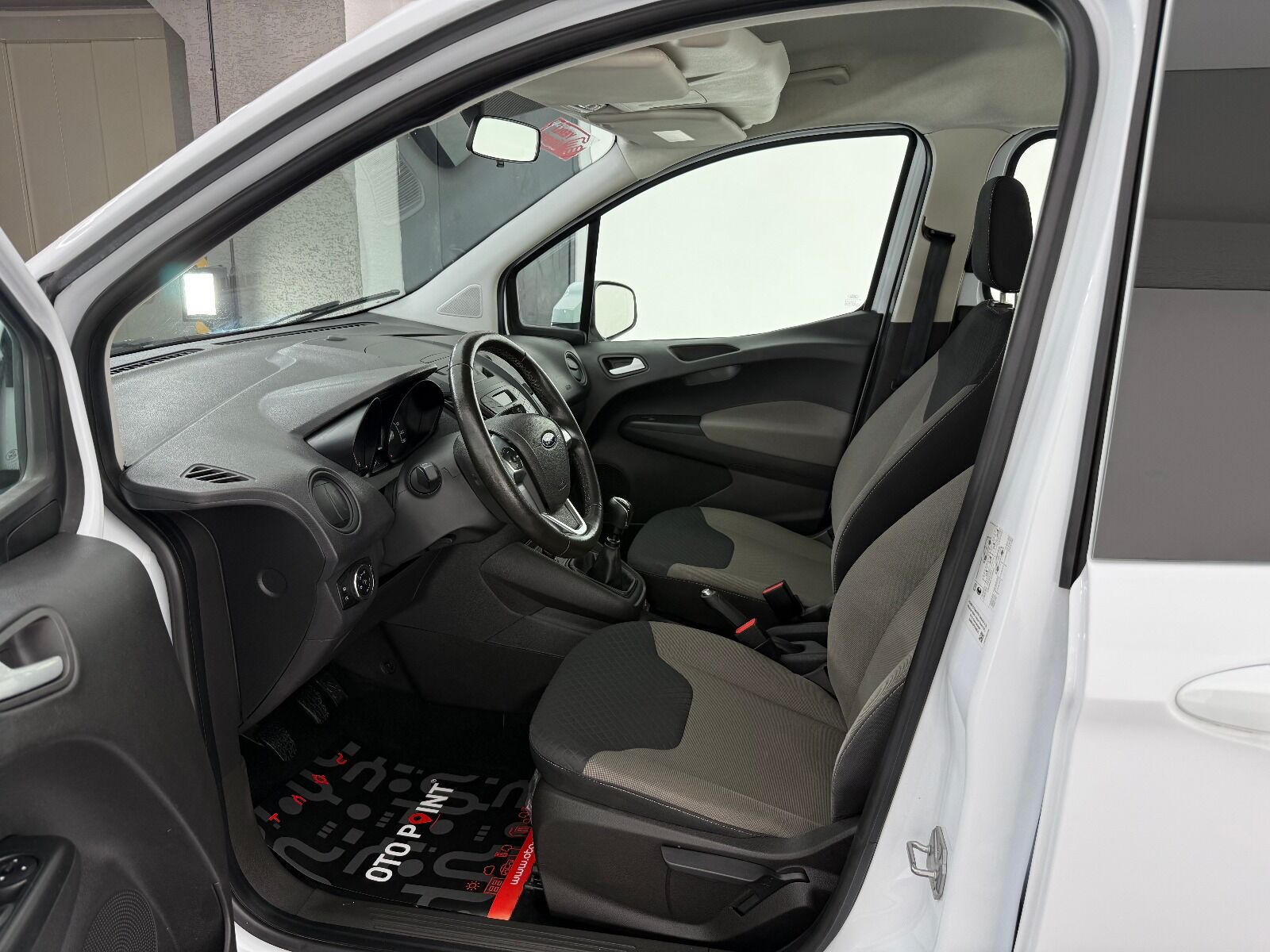 Ford Tourneo Courier 1.5 TDCI Deluxe - 2023 - Detay