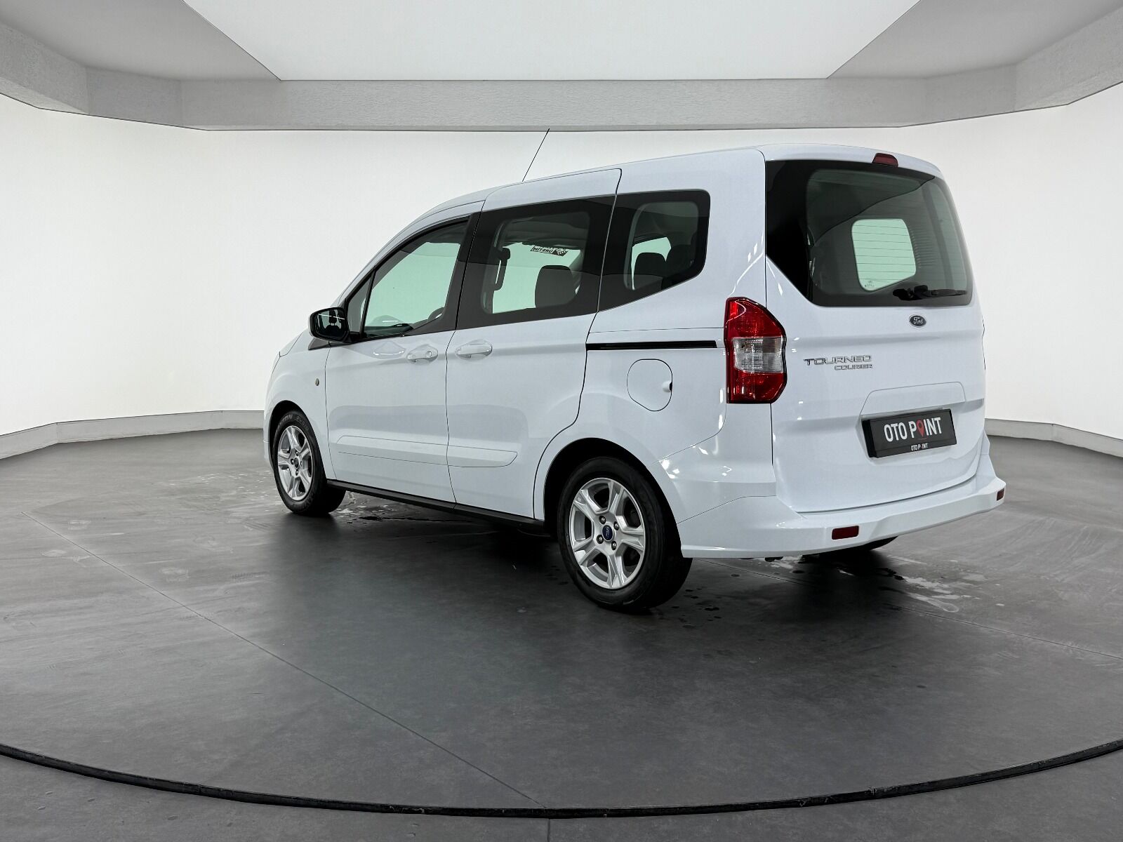 Ford Tourneo Courier 1.5 TDCI Deluxe - 2023 - Detay
