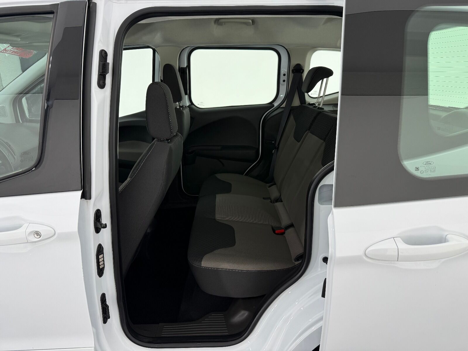 Ford Tourneo Courier 1.5 TDCI Deluxe - 2023 - Detay
