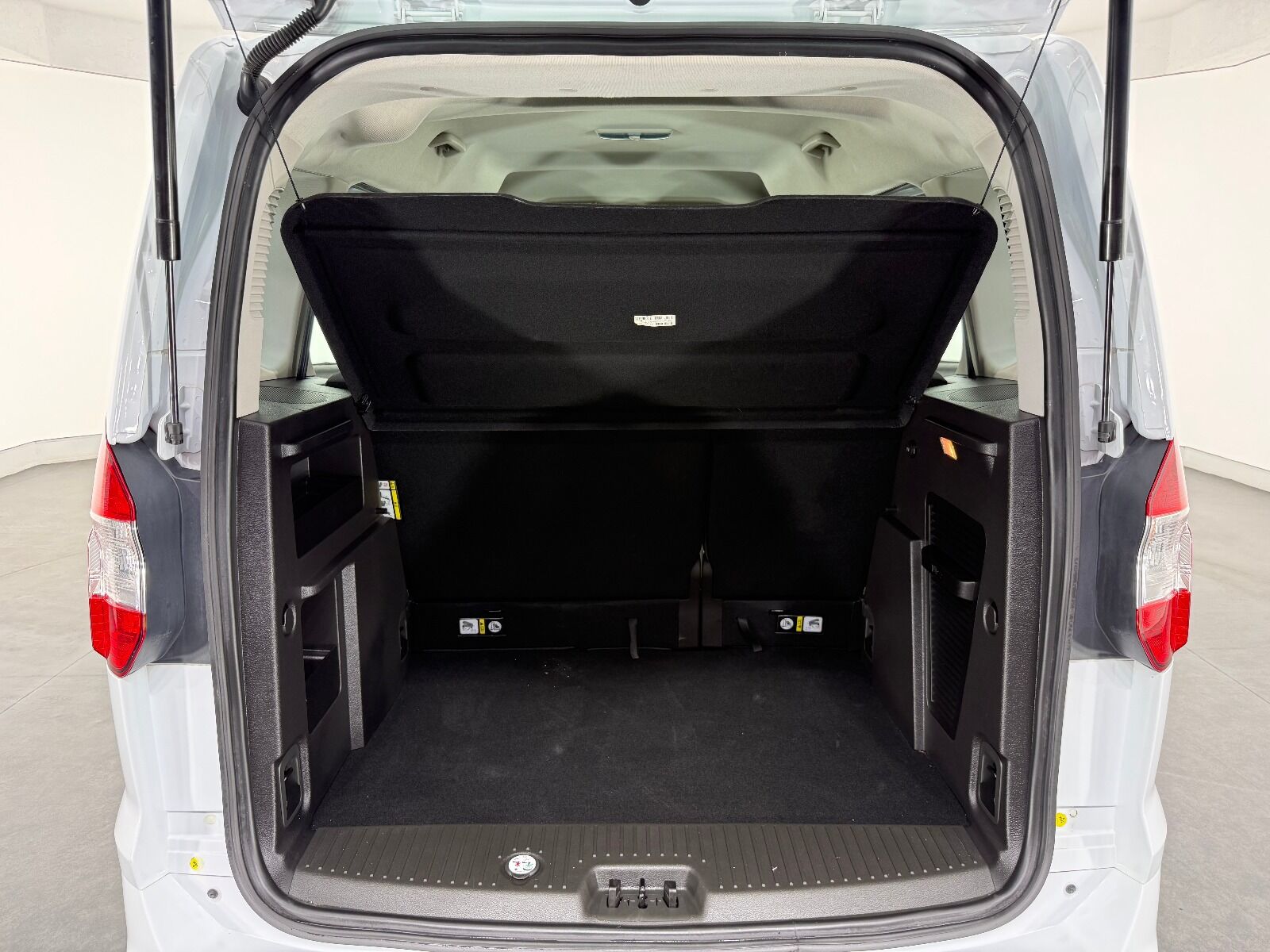 Ford Tourneo Courier 1.5 TDCI Deluxe - 2023 - Detay