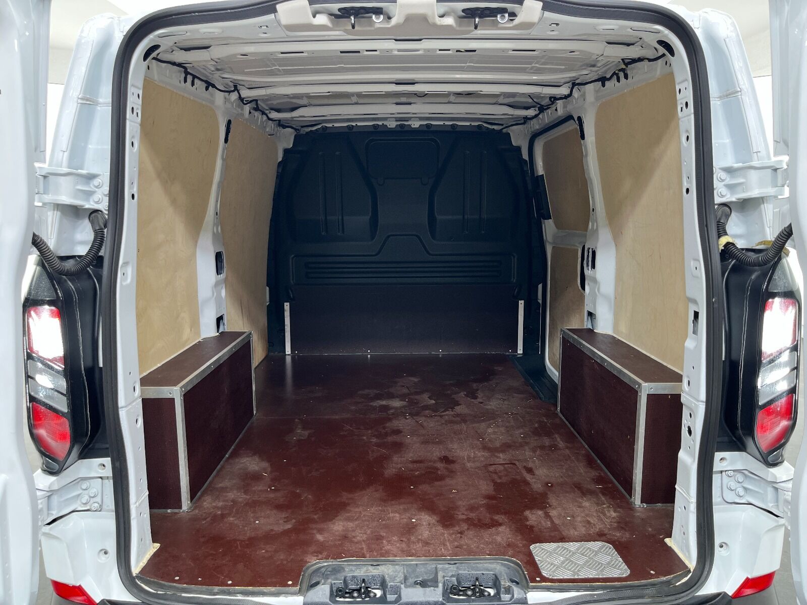 Ford Transit Custom 2.0 EcoBlue UPG 320 S Deluxe - 2024 - Detay