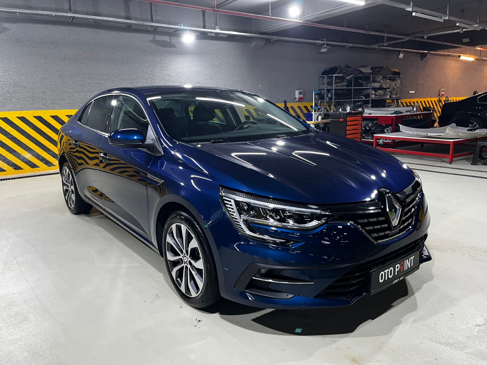 Renault Megane Sedan 1.3 TCe Icon EDC - 2024