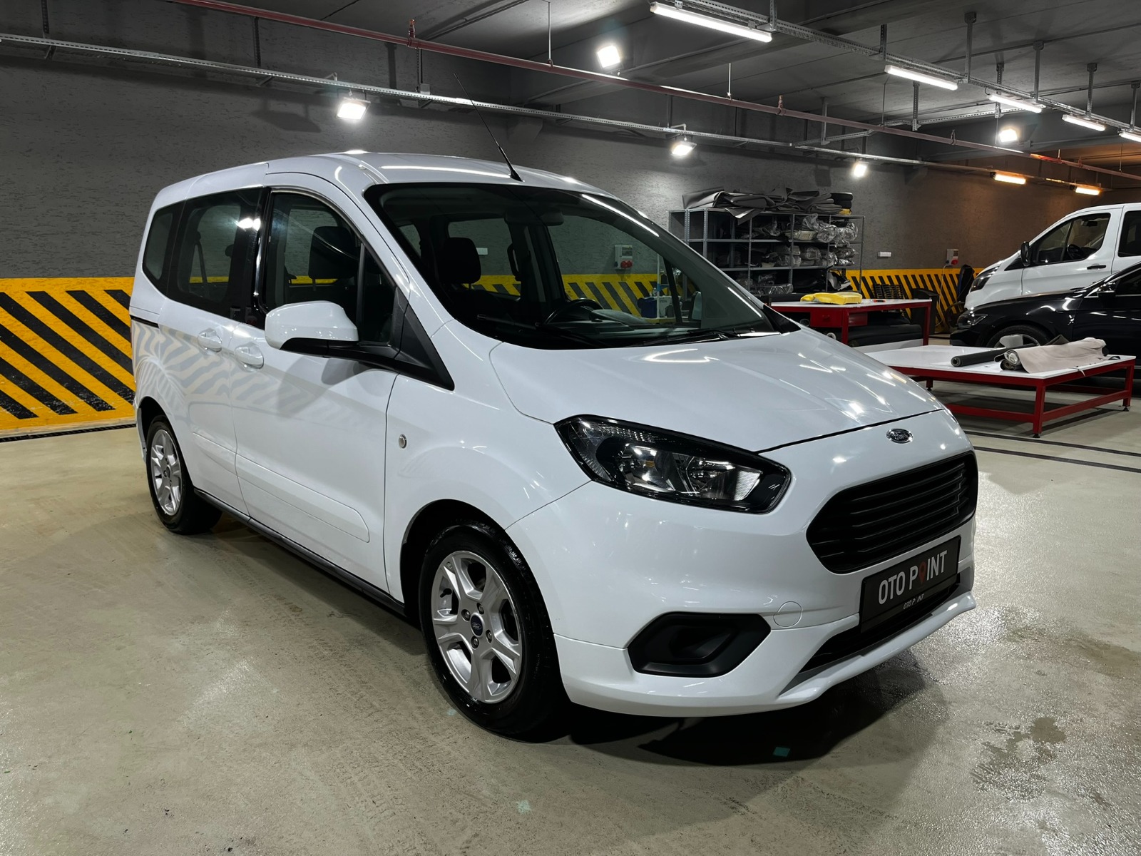 Ford Tourneo Courier Kombi 1.5 TDCI Deluxe - 2023