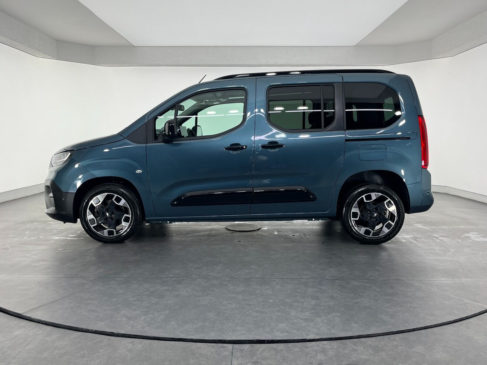 Fiat Doblo Combi 1.5 BlueHDİ Premio Plus - 2025 - Detay