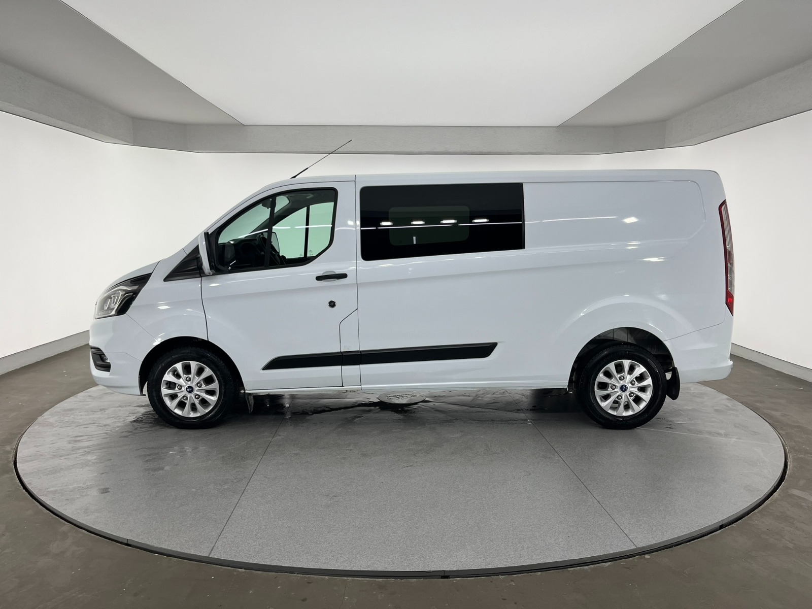 Ford Transit Custom Kombi 2.0 EcoBlue Upgrade 320 L Delux - 2023 - Detay