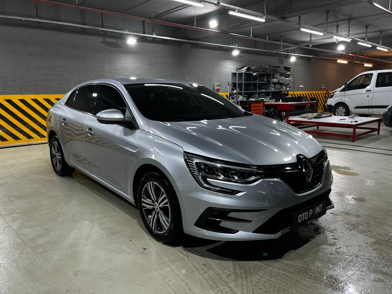 Renault Megane Sedan 1.3 TCe Touch EDC - 2024