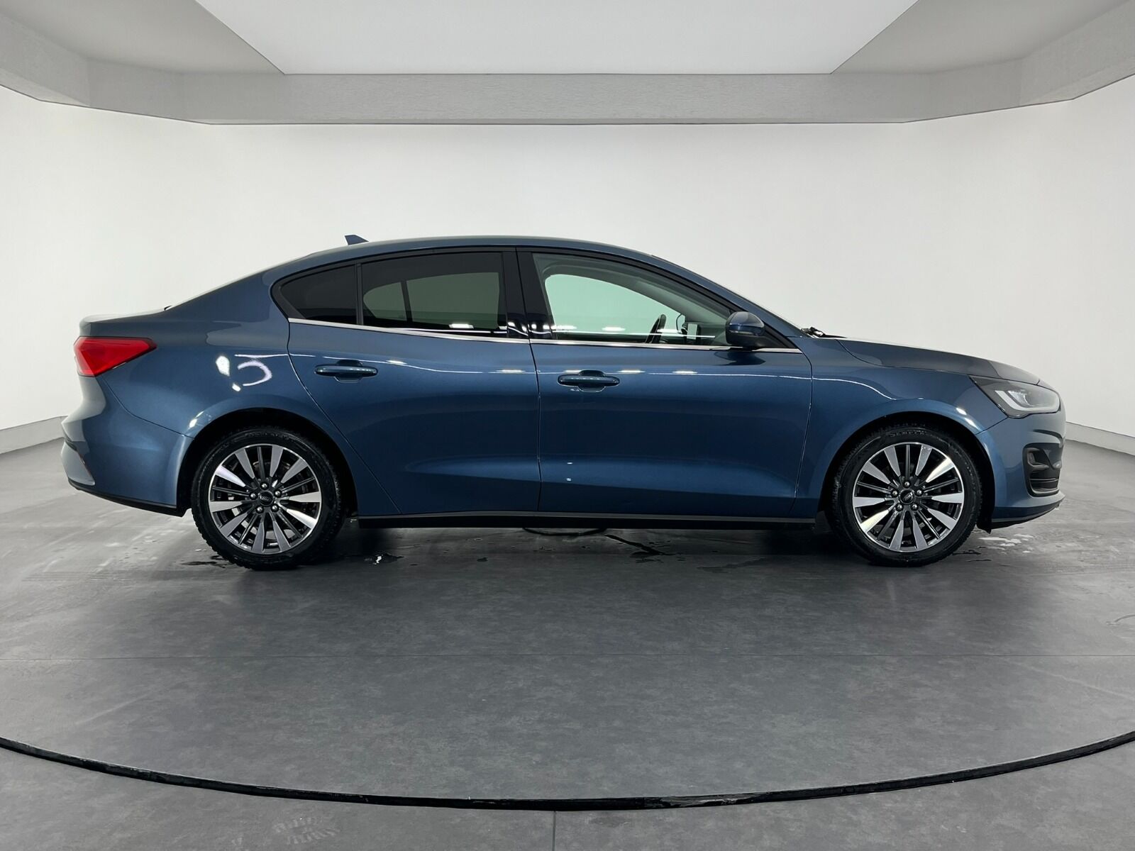 Ford Focus Sedan 1.5 TDCI EcoBlue Titanium X Otomatik - 2023 - Detay