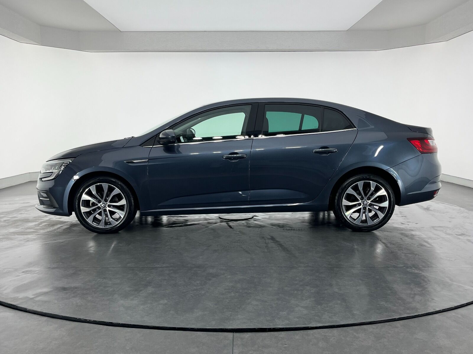 Renault Megane Sedan 1.5 Blue DCI Icon EDC - 2024 - Detay