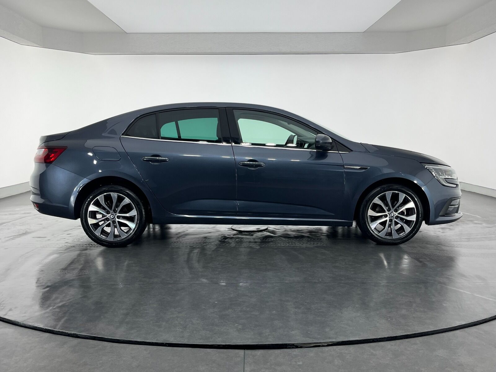 Renault Megane Sedan 1.5 Blue DCI Icon EDC - 2024 - Detay