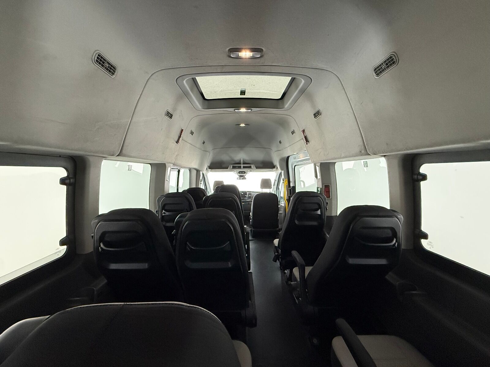 Ford Transit 2.0 EcoBlue 440 E Deluxe UPG - 2023 - Detay