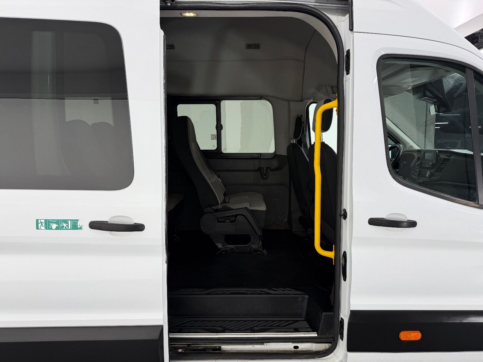 Ford Transit 2.0 EcoBlue 440 E Deluxe UPG - 2023 - Detay