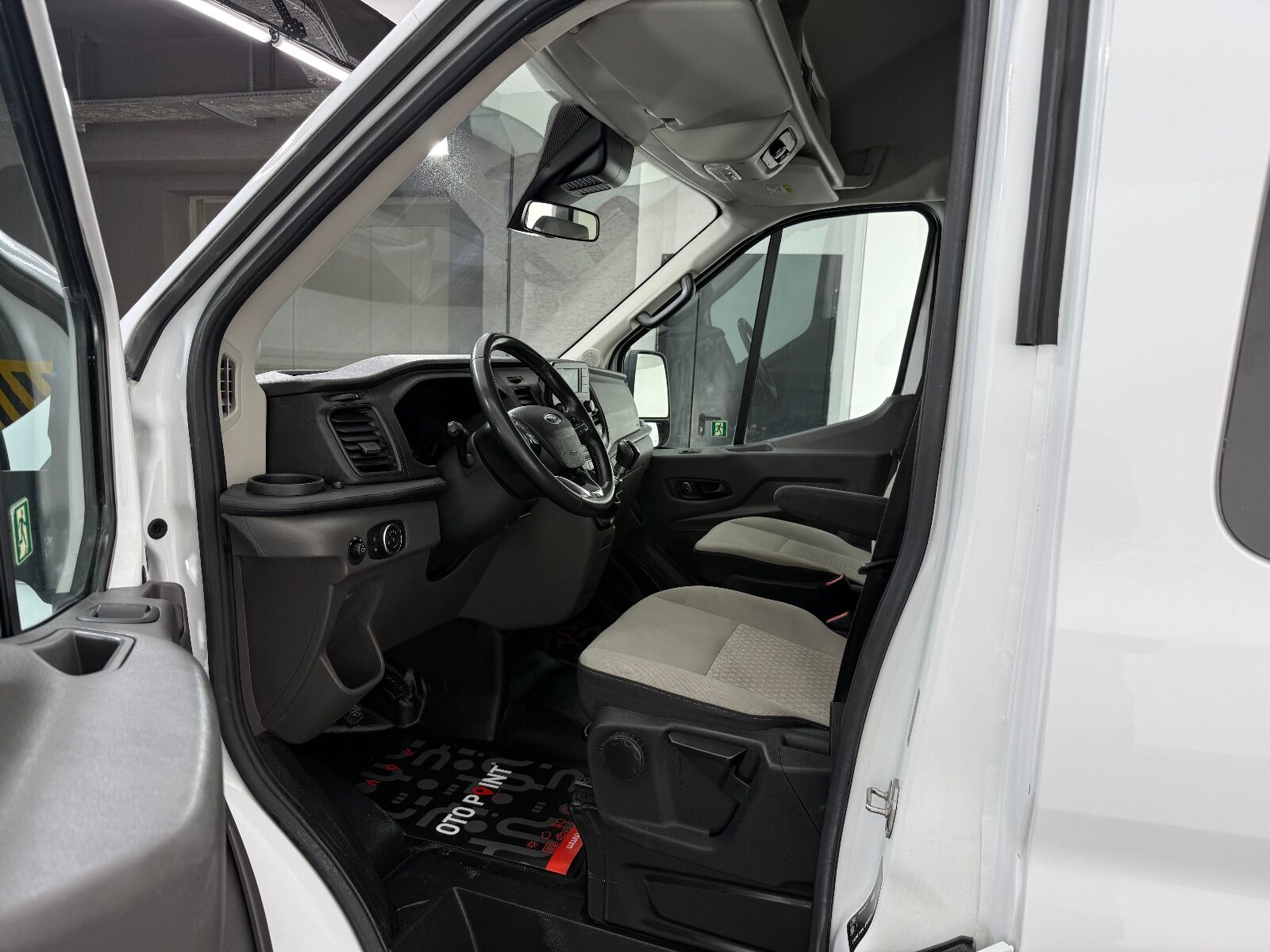 Ford Transit 2.0 EcoBlue 440 E Deluxe UPG - 2023 - Detay