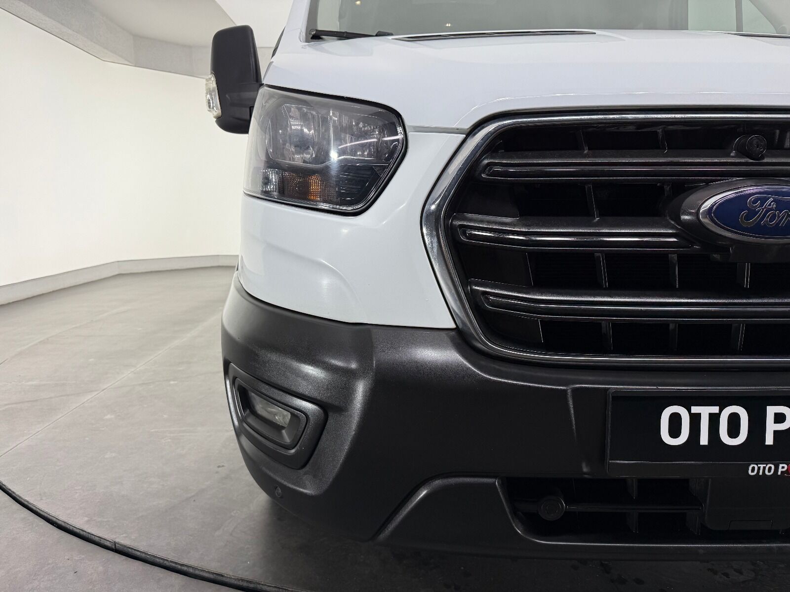 Ford Transit 2.0 EcoBlue 440 E Deluxe UPG - 2023 - Detay