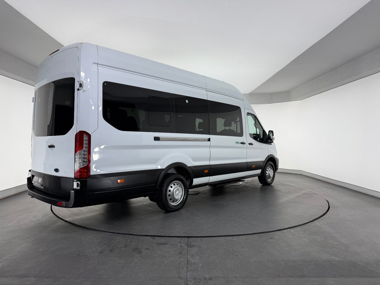 Ford Transit 2.0 EcoBlue 440 E Deluxe UPG - 2023 - Detay