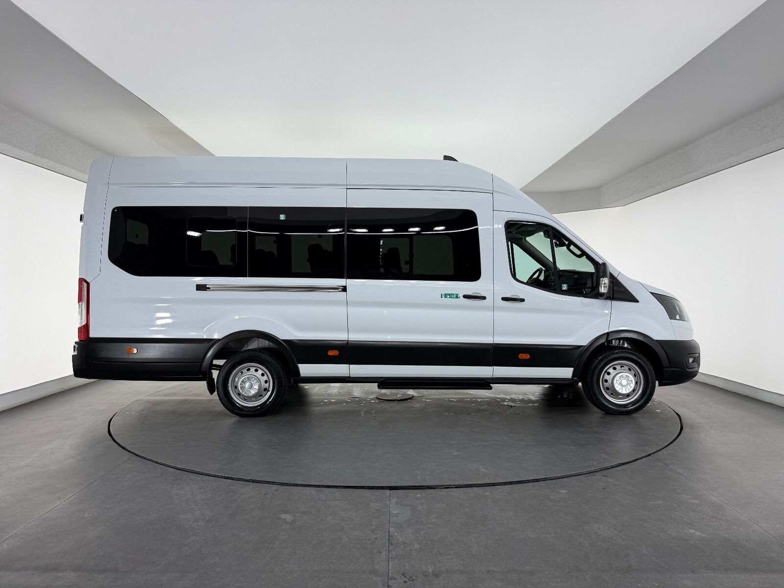 Ford Transit 2.0 EcoBlue 440 E Deluxe UPG - 2023 - Detay