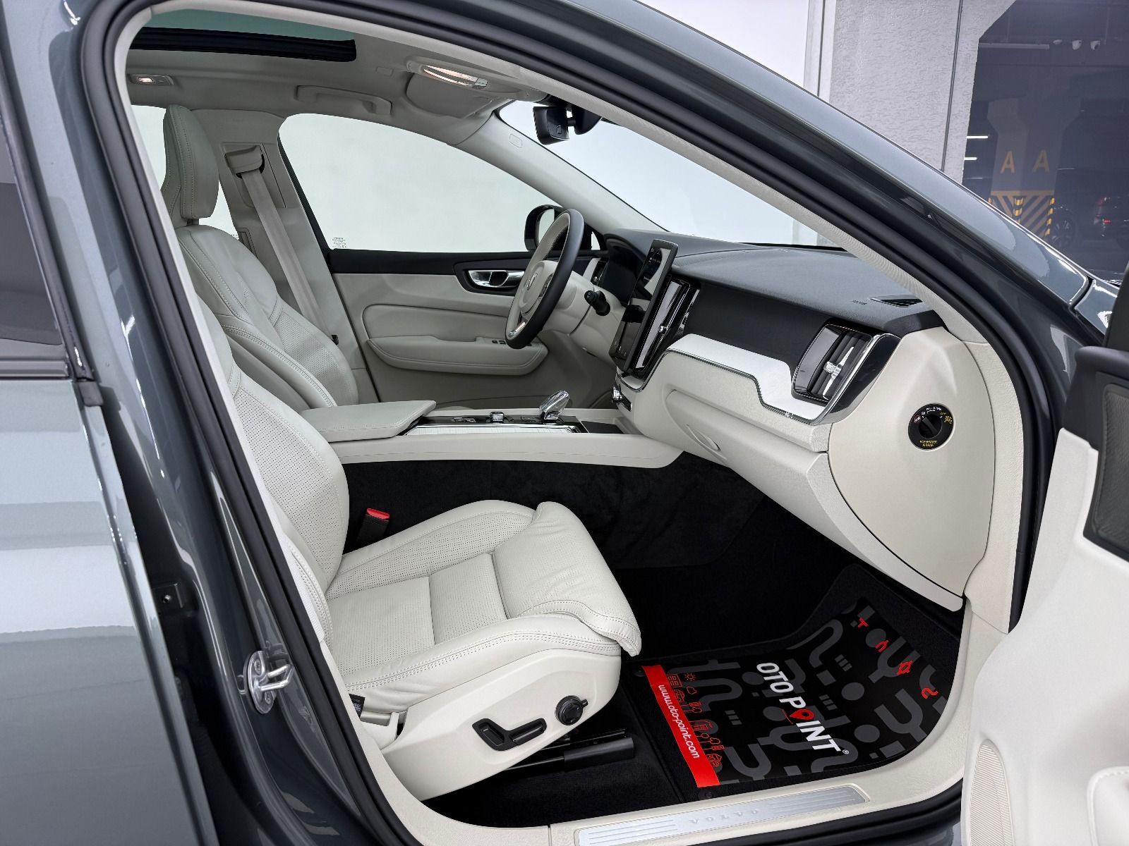 Volvo XC60 2.0 B5 MHEV Plus Dark AWD - 2026 - Detay