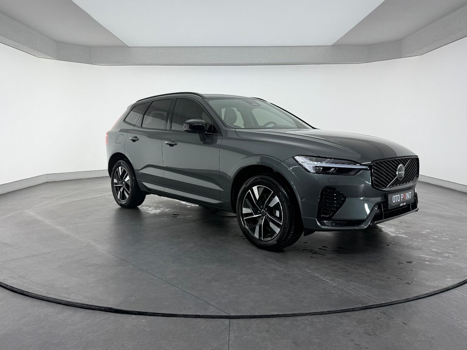 Volvo XC60 2.0 B5 MHEV Plus Dark AWD - 2026 - Detay