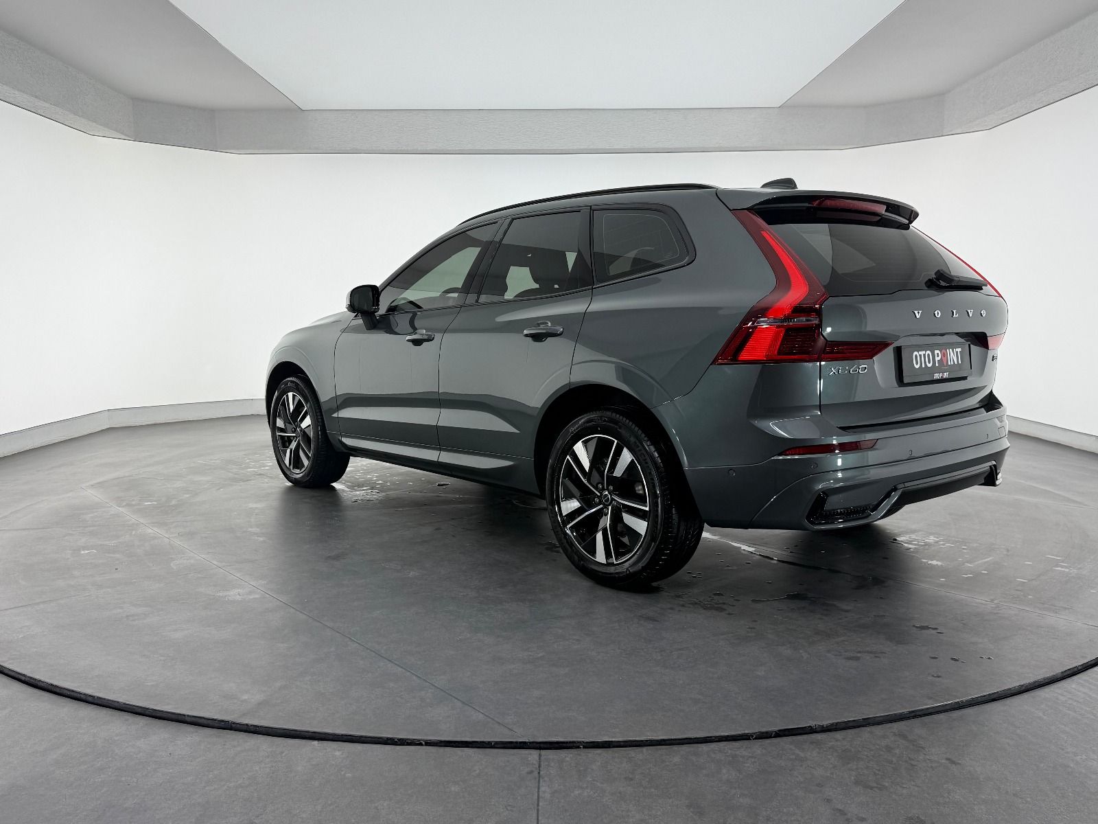 Volvo XC60 2.0 B5 MHEV Plus Dark AWD - 2026 - Detay