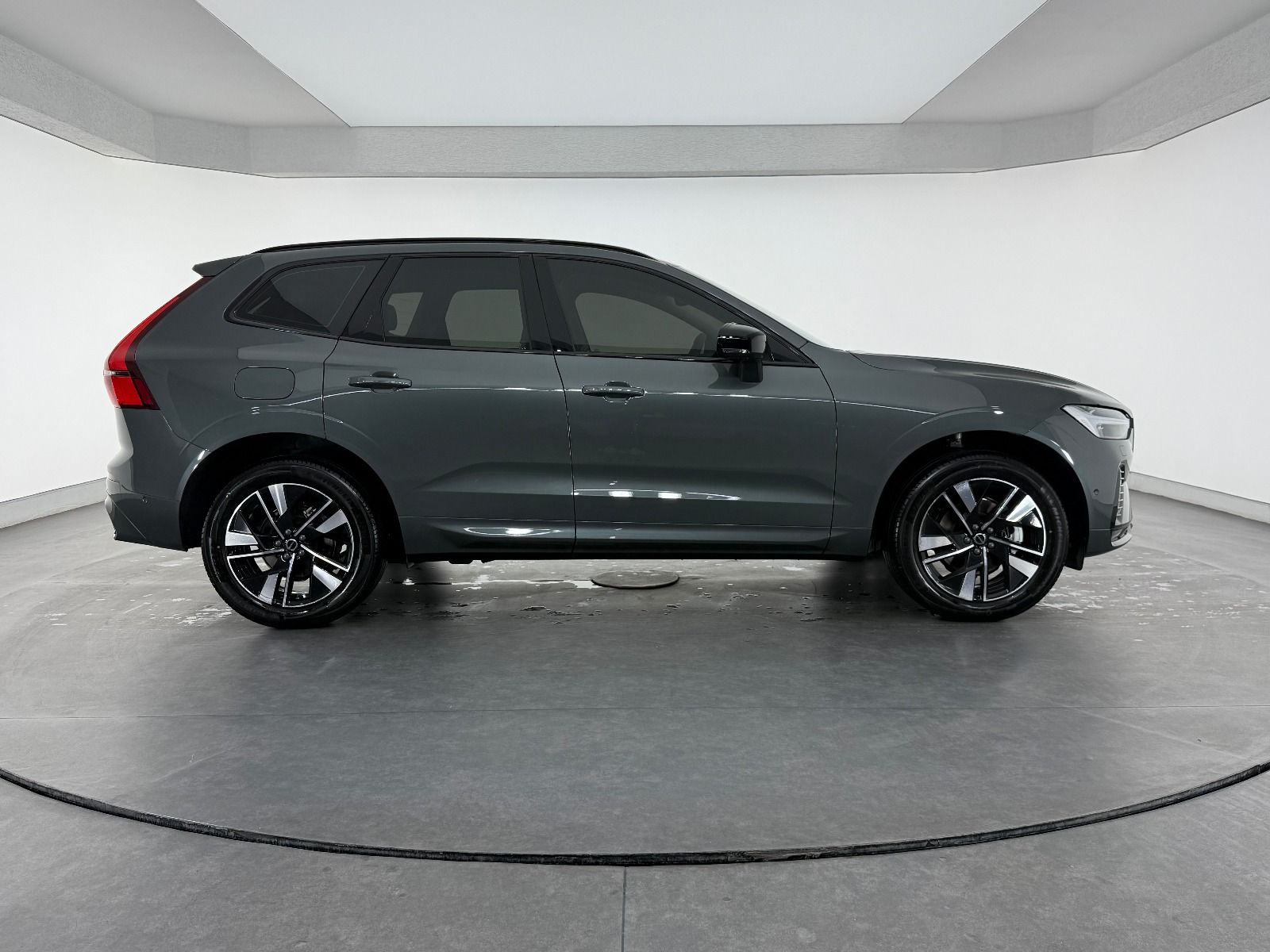 Volvo XC60 2.0 B5 MHEV Plus Dark AWD - 2026 - Detay