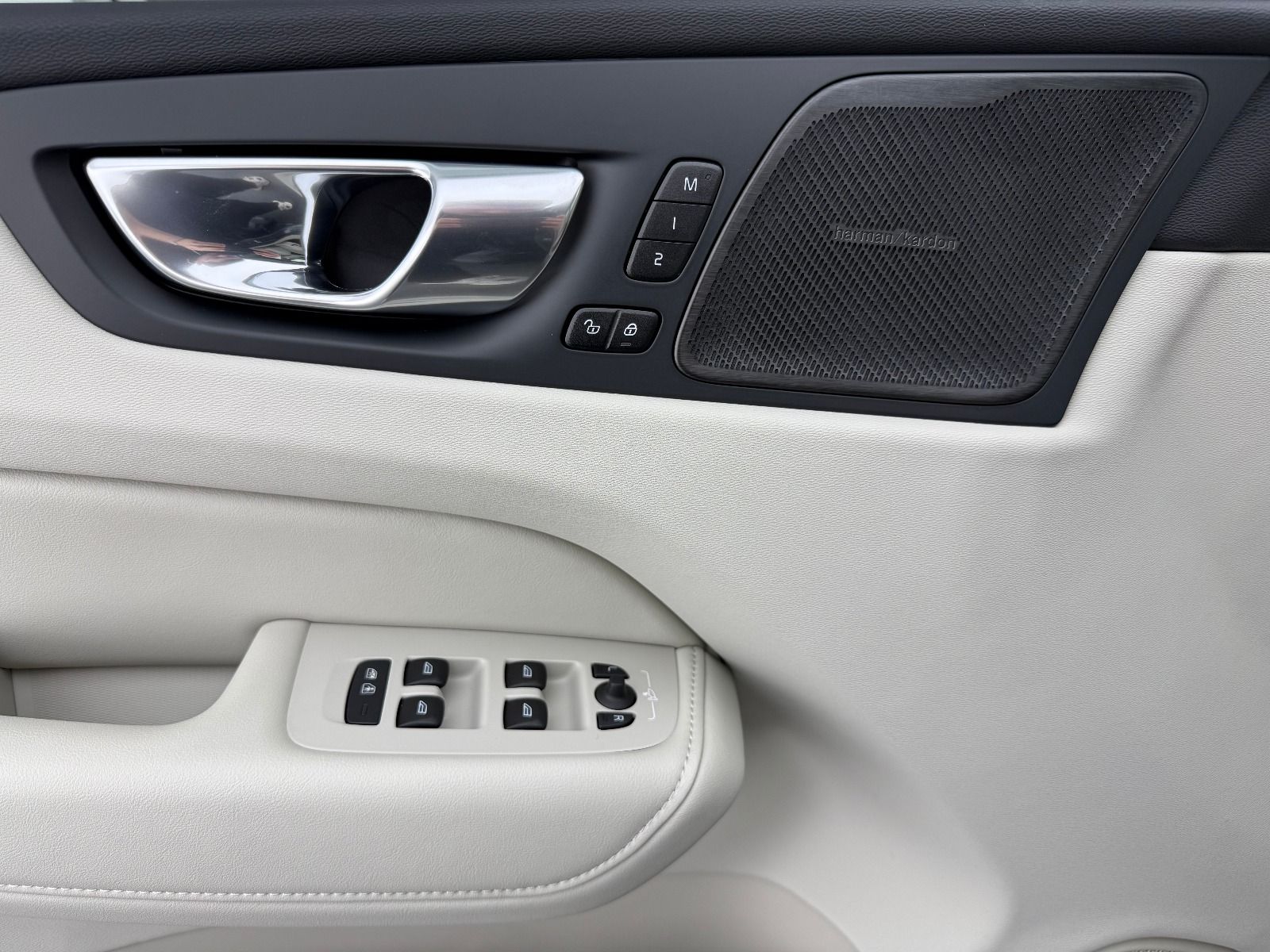 Volvo XC60 2.0 B5 MHEV Plus Dark AWD - 2026 - Detay