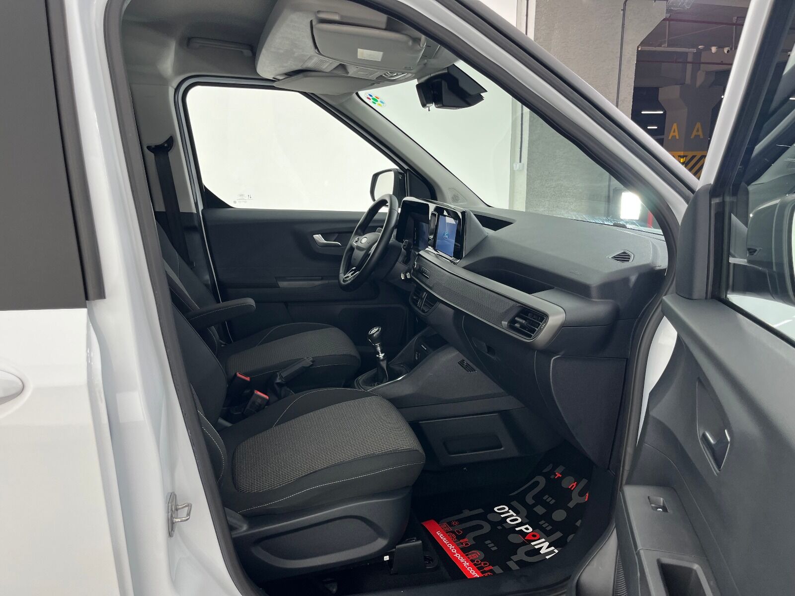 Ford Tourneo Courier 1.5L EcoBlue Deluxe - 2024 - Detay