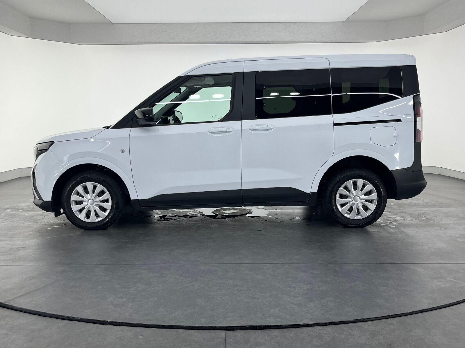 Ford Tourneo Courier 1.5L EcoBlue Deluxe - 2024 - Detay