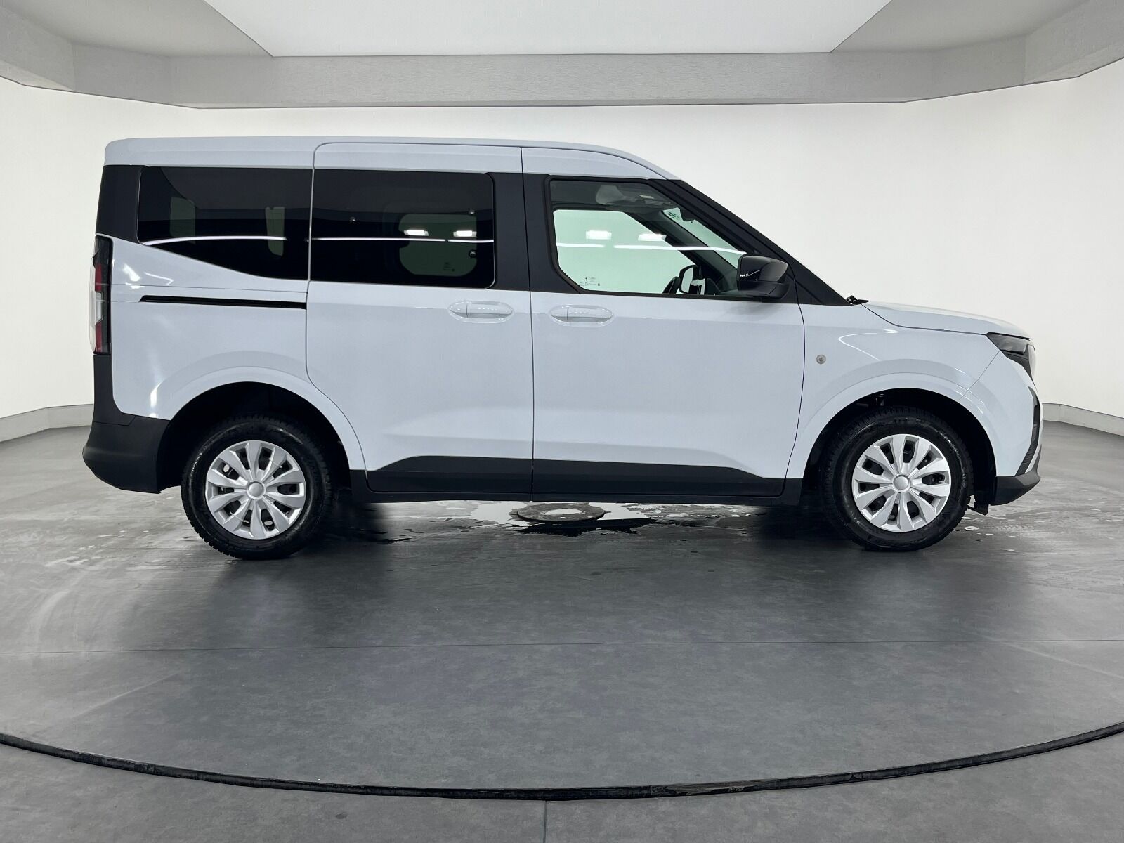 Ford Tourneo Courier 1.5L EcoBlue Deluxe - 2024 - Detay