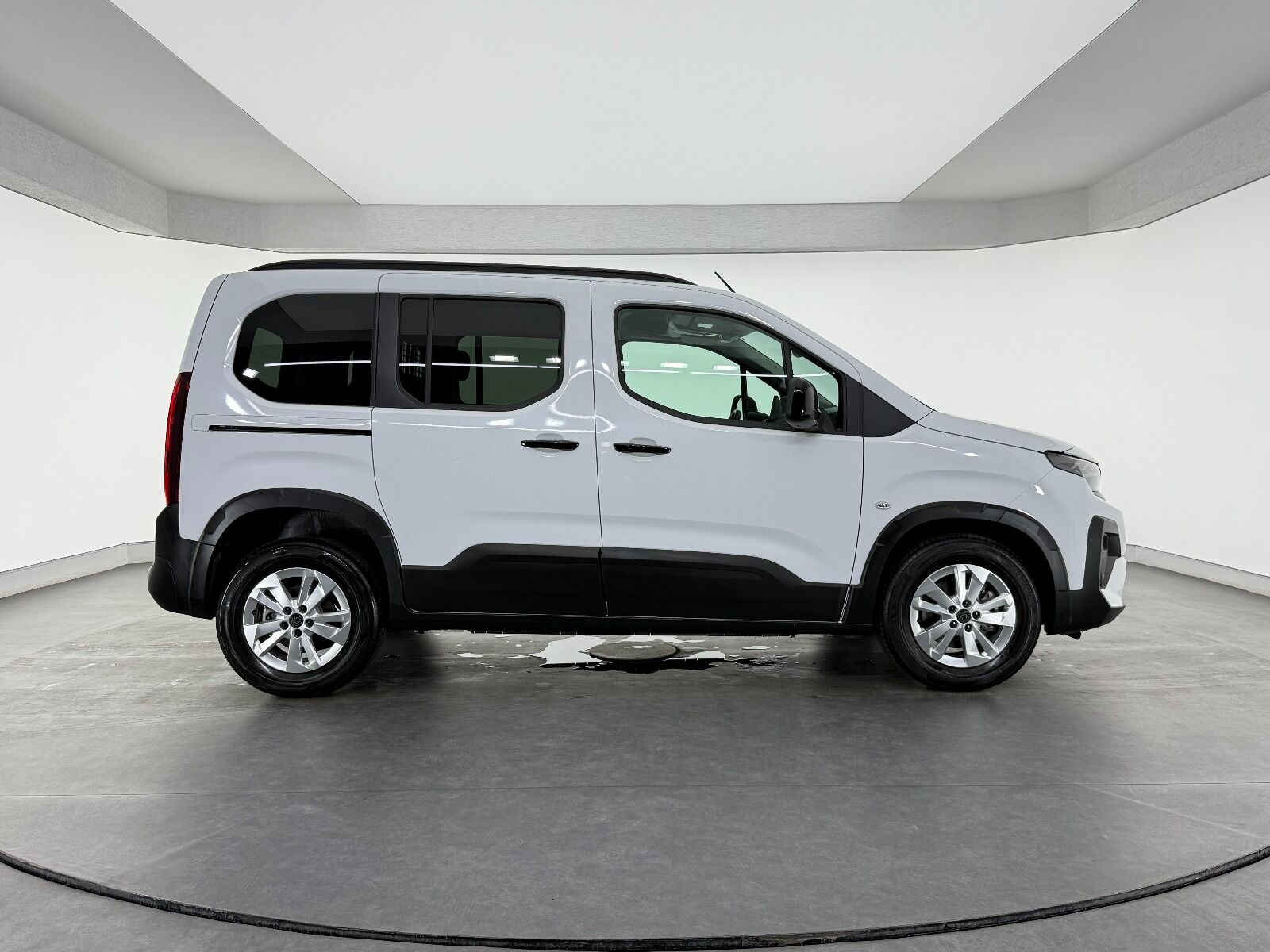 Peugeot Rifter 1.5 BlueHDI Allure EAT8 - 2026 - Detay