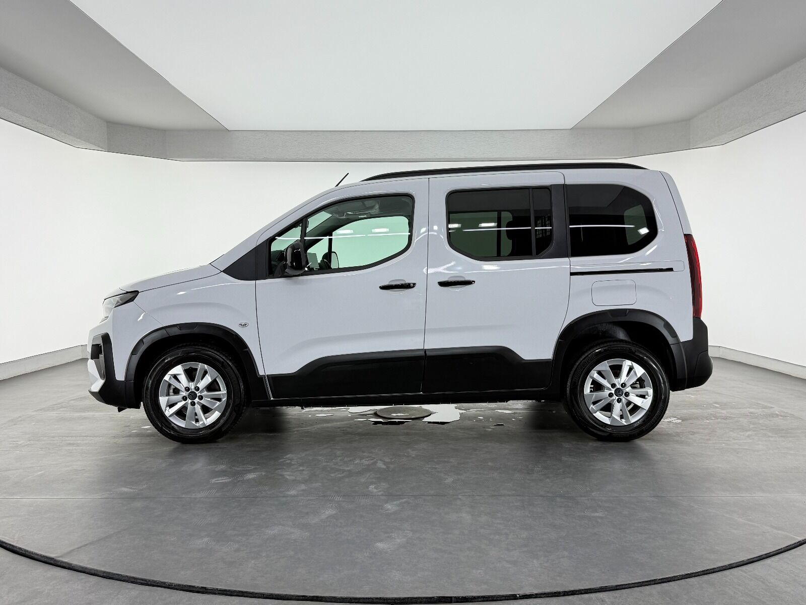 Peugeot Rifter 1.5 BlueHDI Allure EAT8 - 2026 - Detay
