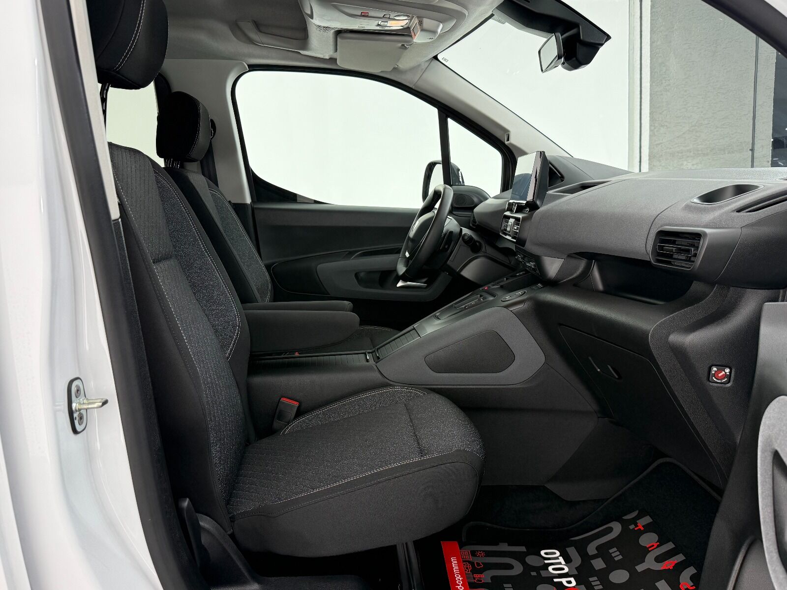 Peugeot Rifter 1.5 BlueHDI Allure EAT8 - 2026 - Detay