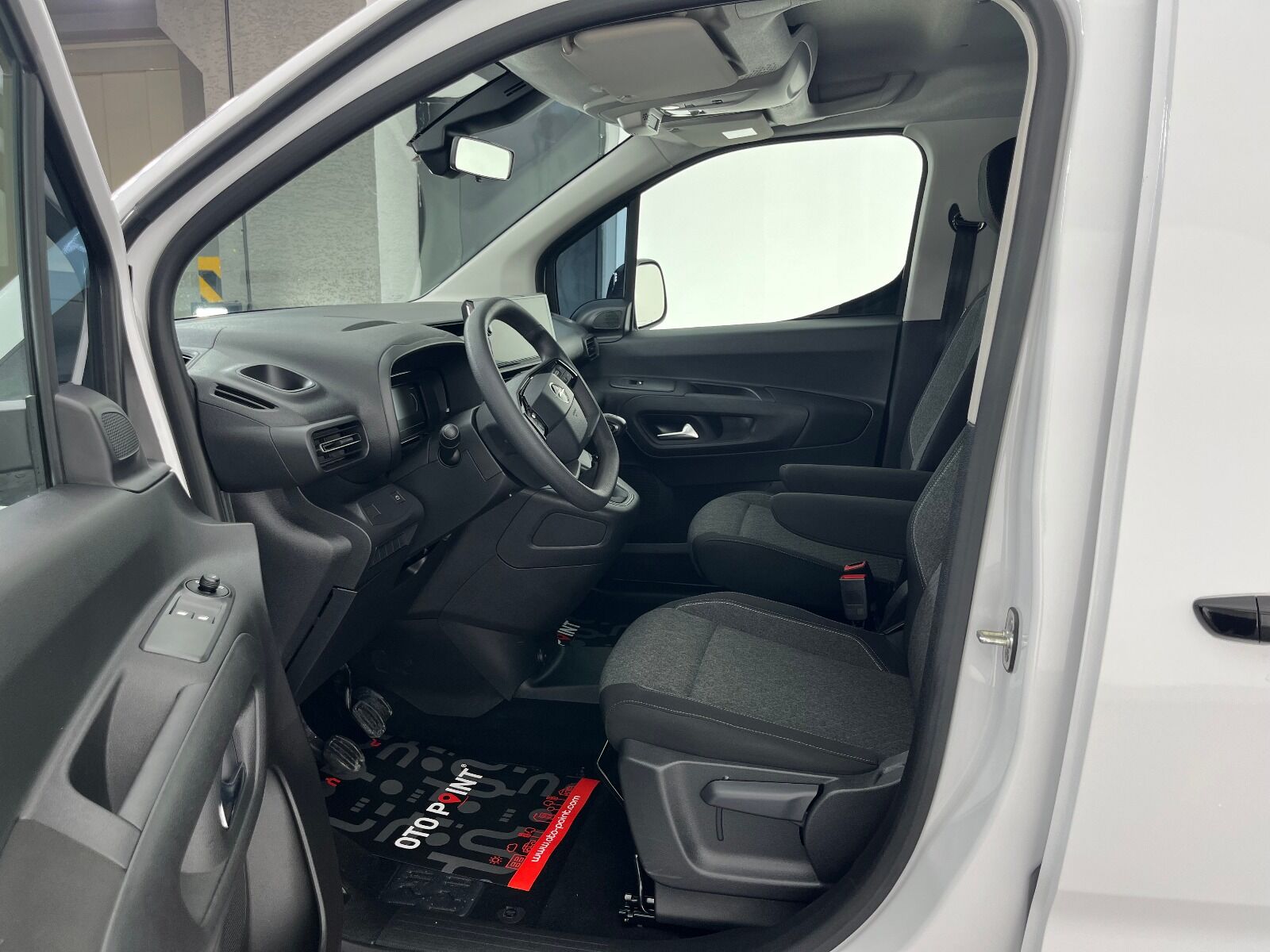 Opel Combo 1.5 D Essential - 2025 - Detay